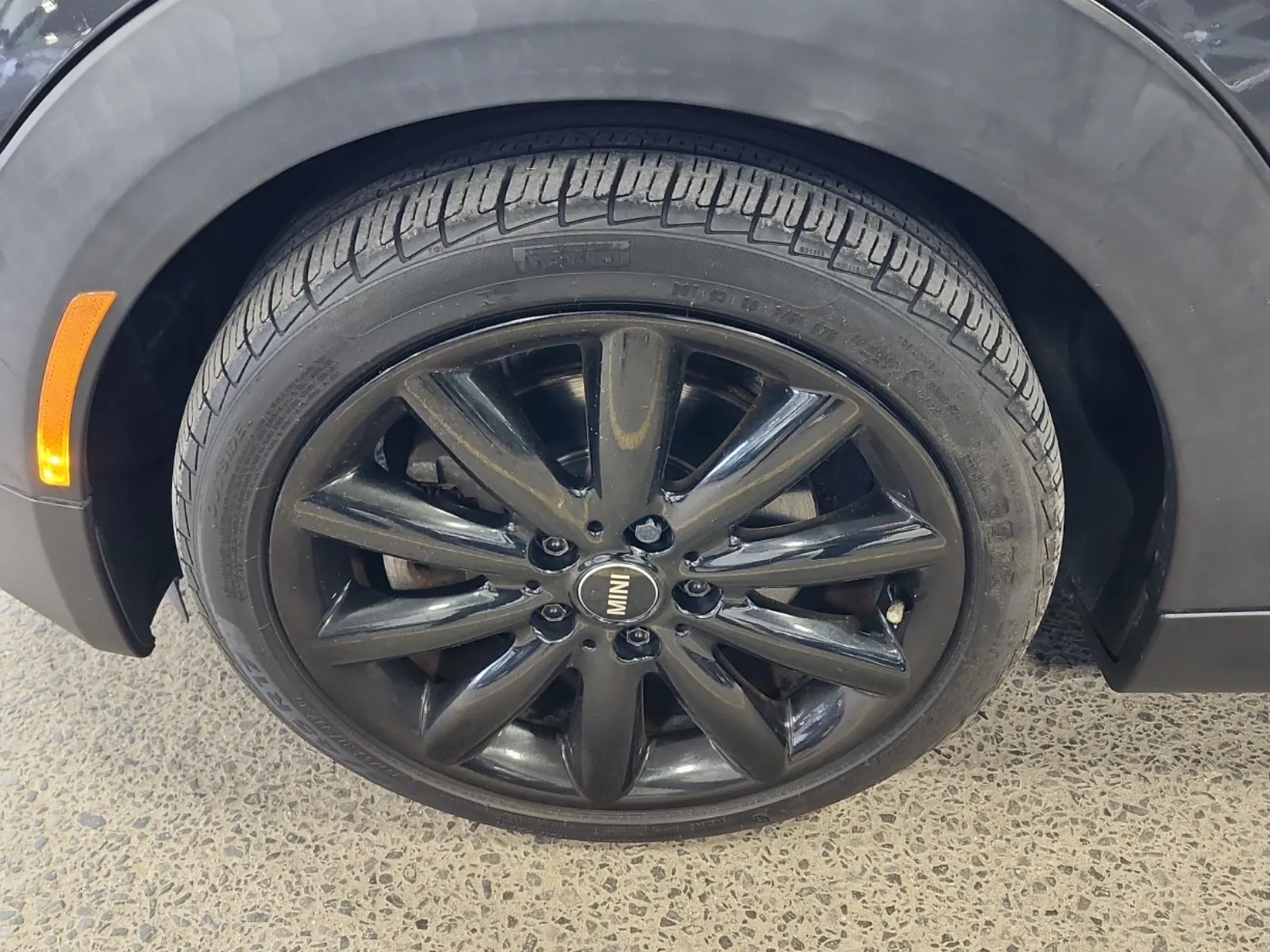 Front driver wheel/tire photo