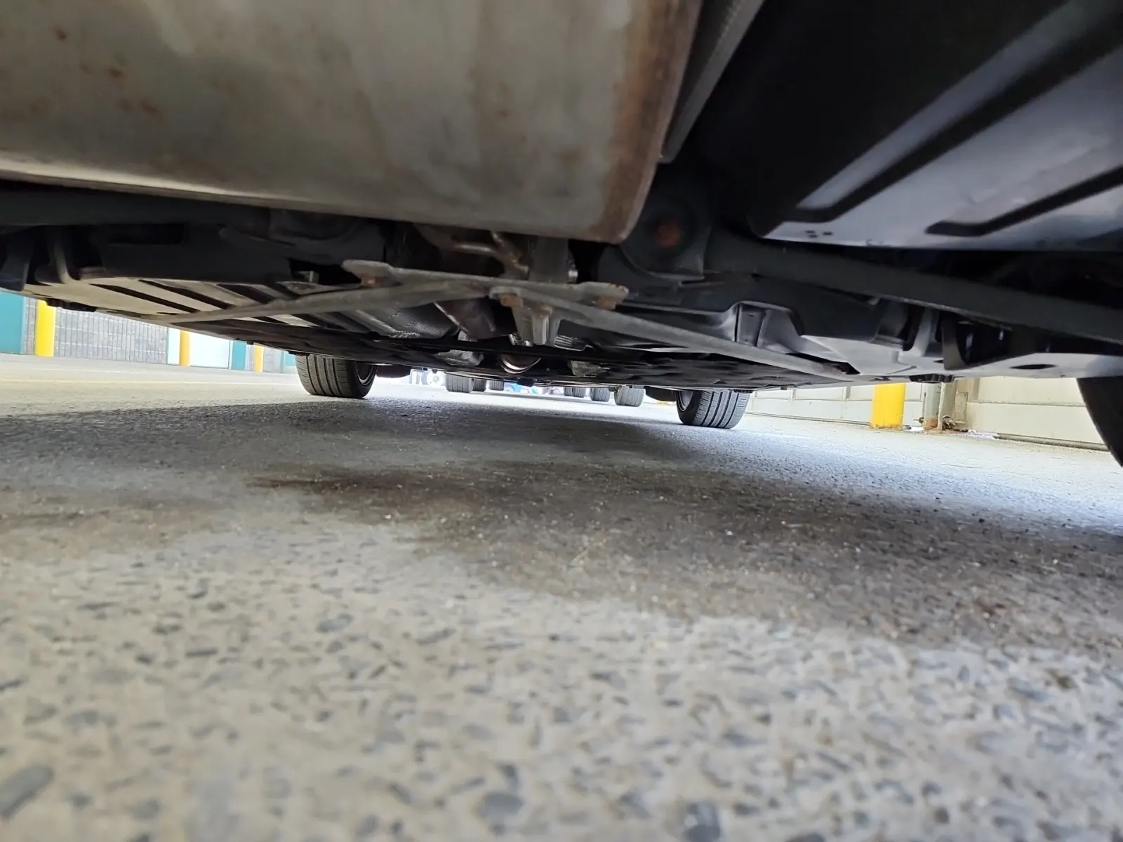 Undercarriage - Rear Photo
