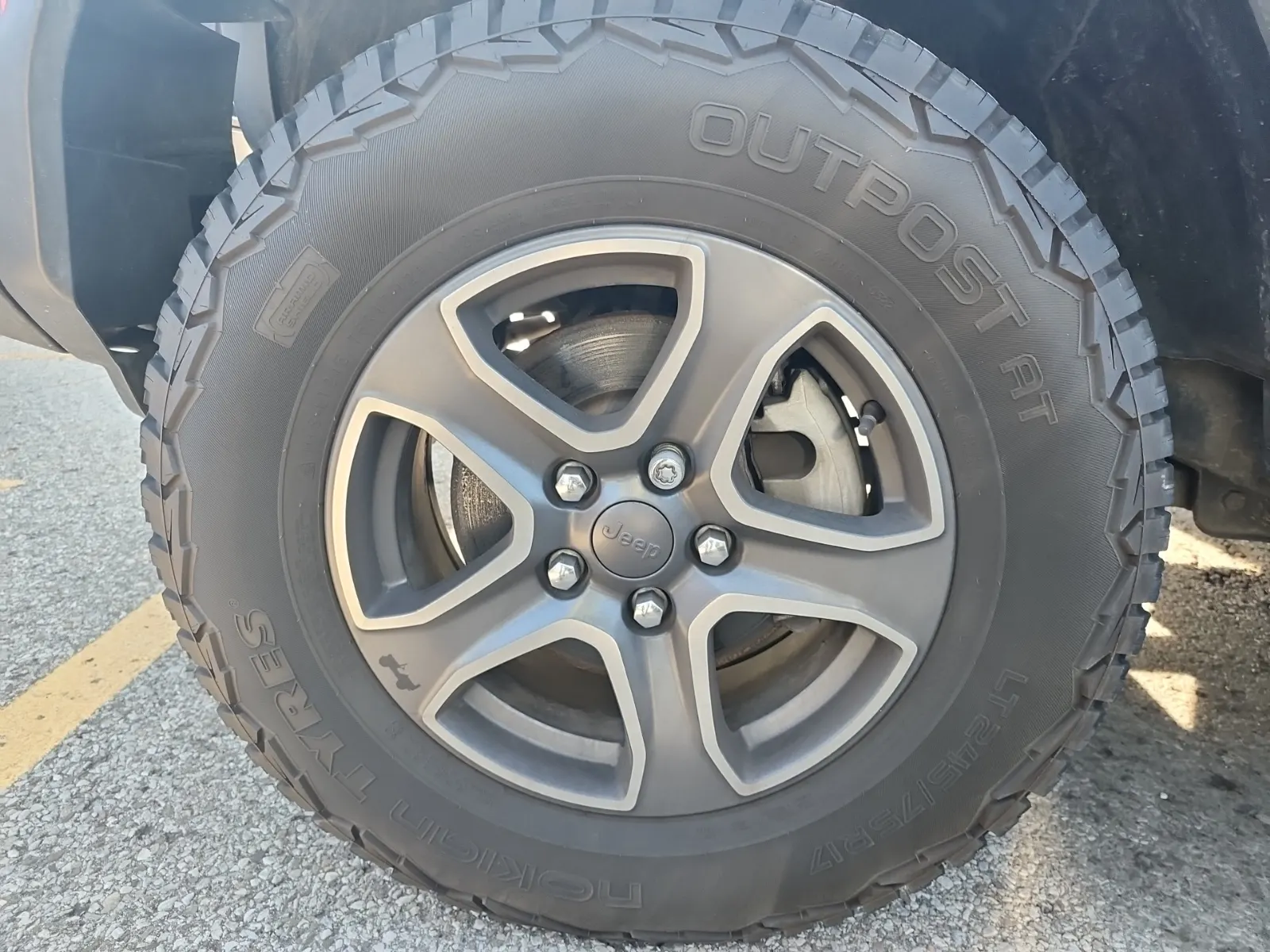 Front driver wheel/tire photo