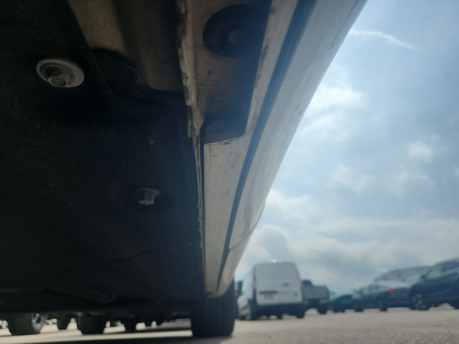 Undercarriage - Passenger Photo