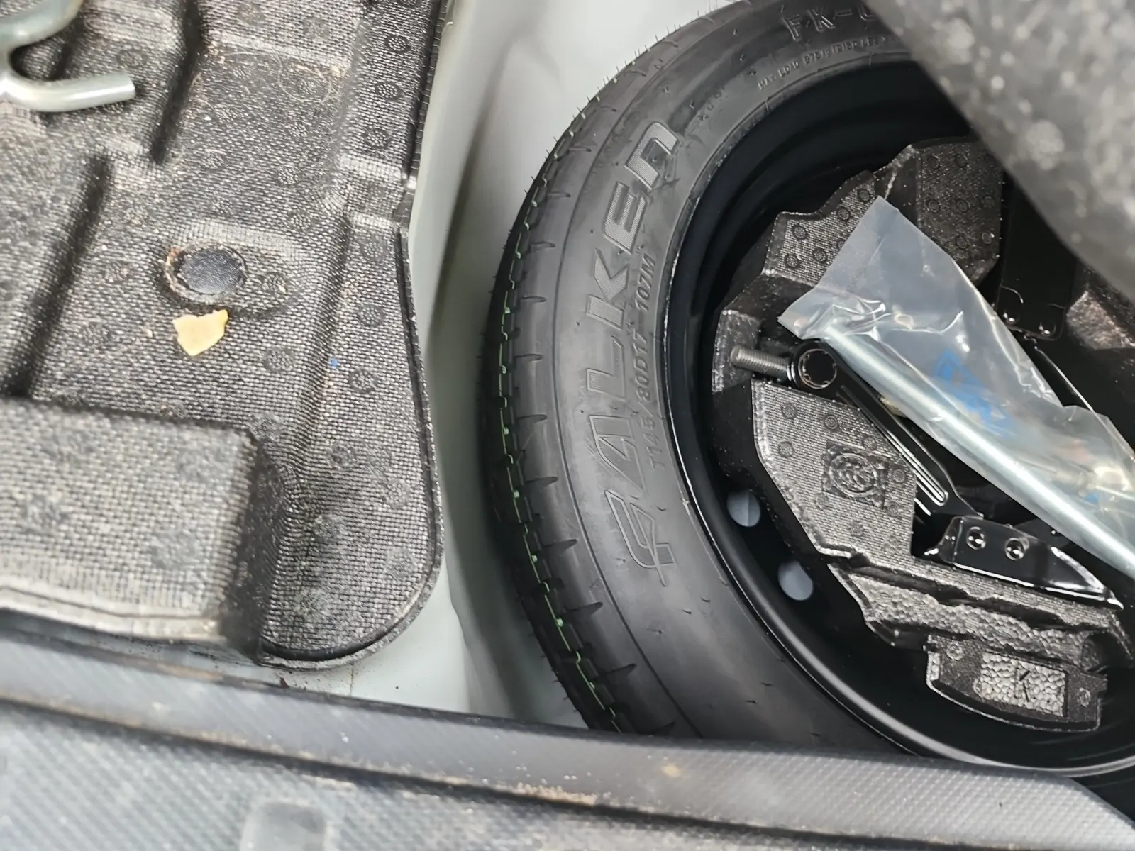 Spare Tire & Wheel Photo