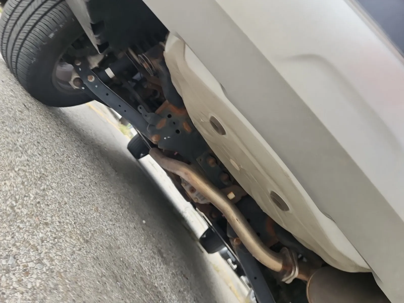 Undercarriage - Rear Photo