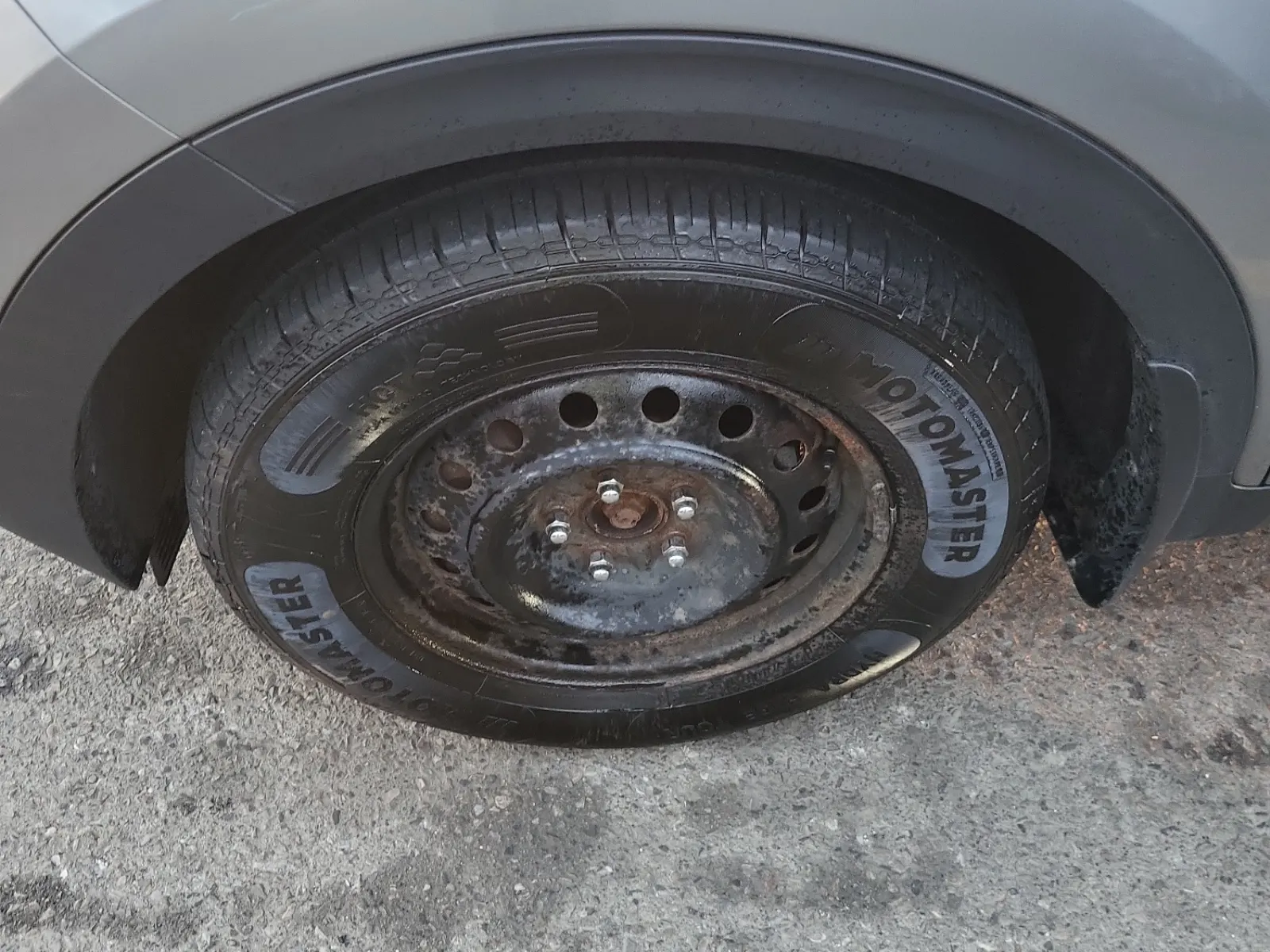 Front driver wheel/tire photo