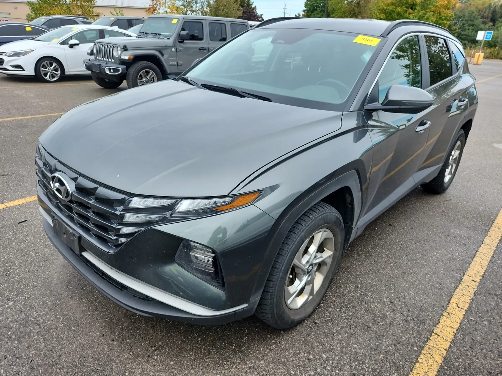 Front driver 3/4 photo