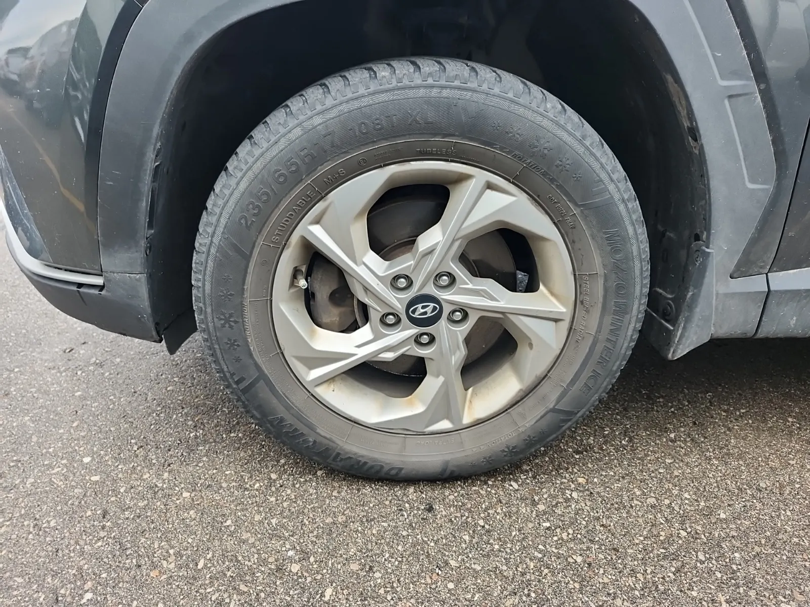 Front driver wheel/tire photo
