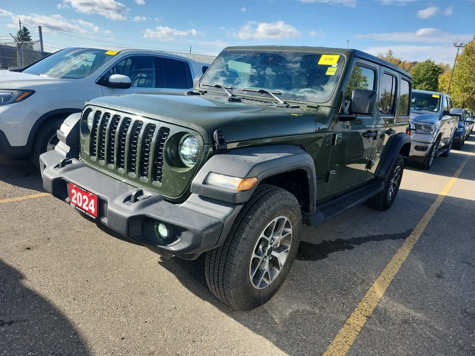 Front driver 3/4 photo
