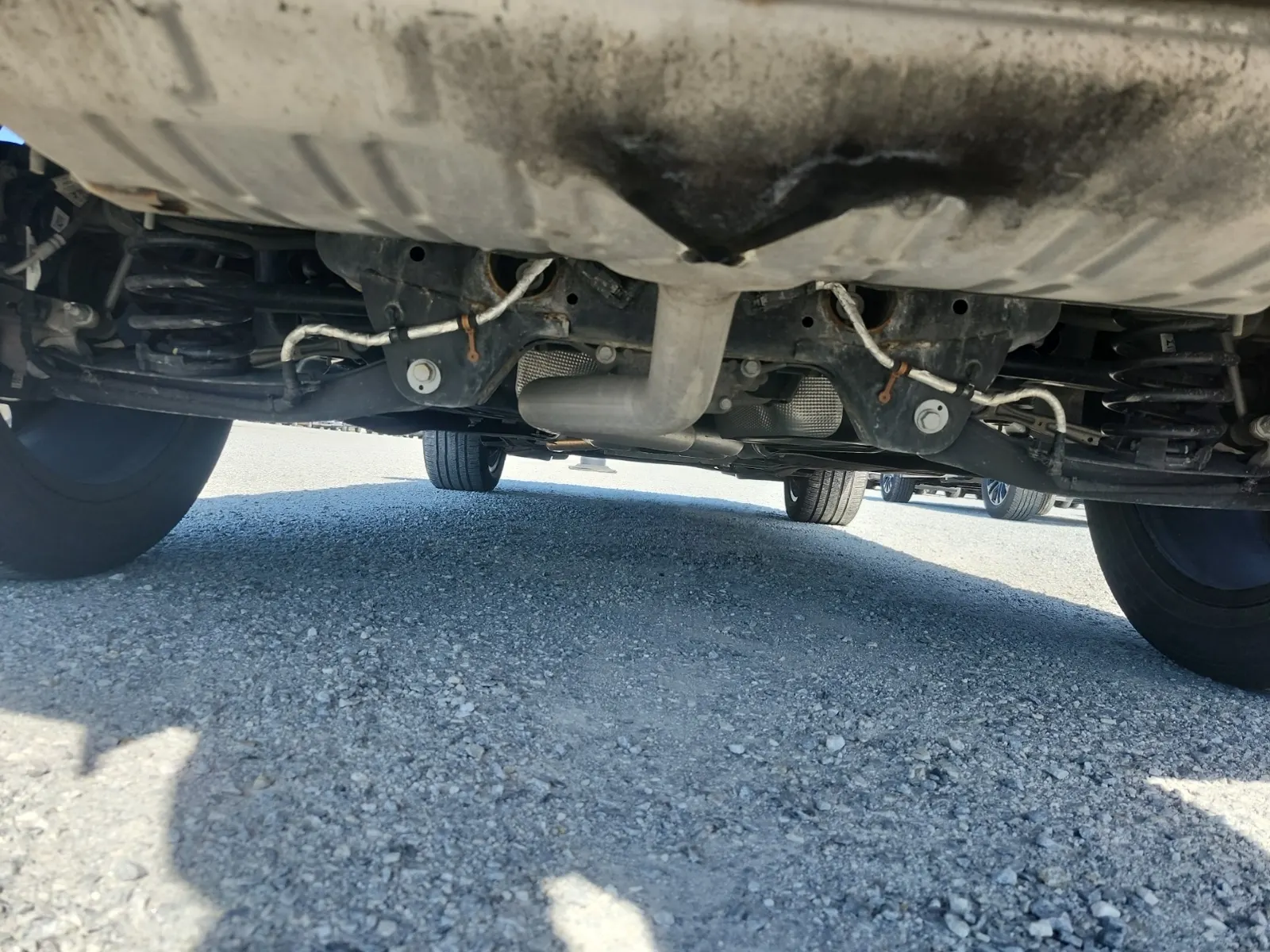 Undercarriage - Rear Photo