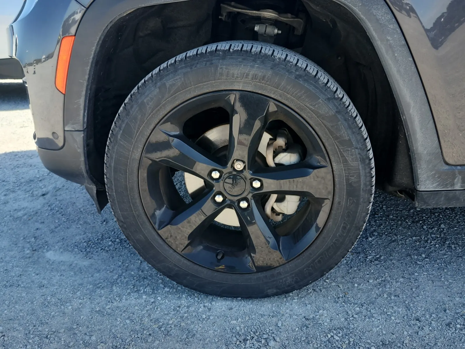 Front driver wheel/tire photo