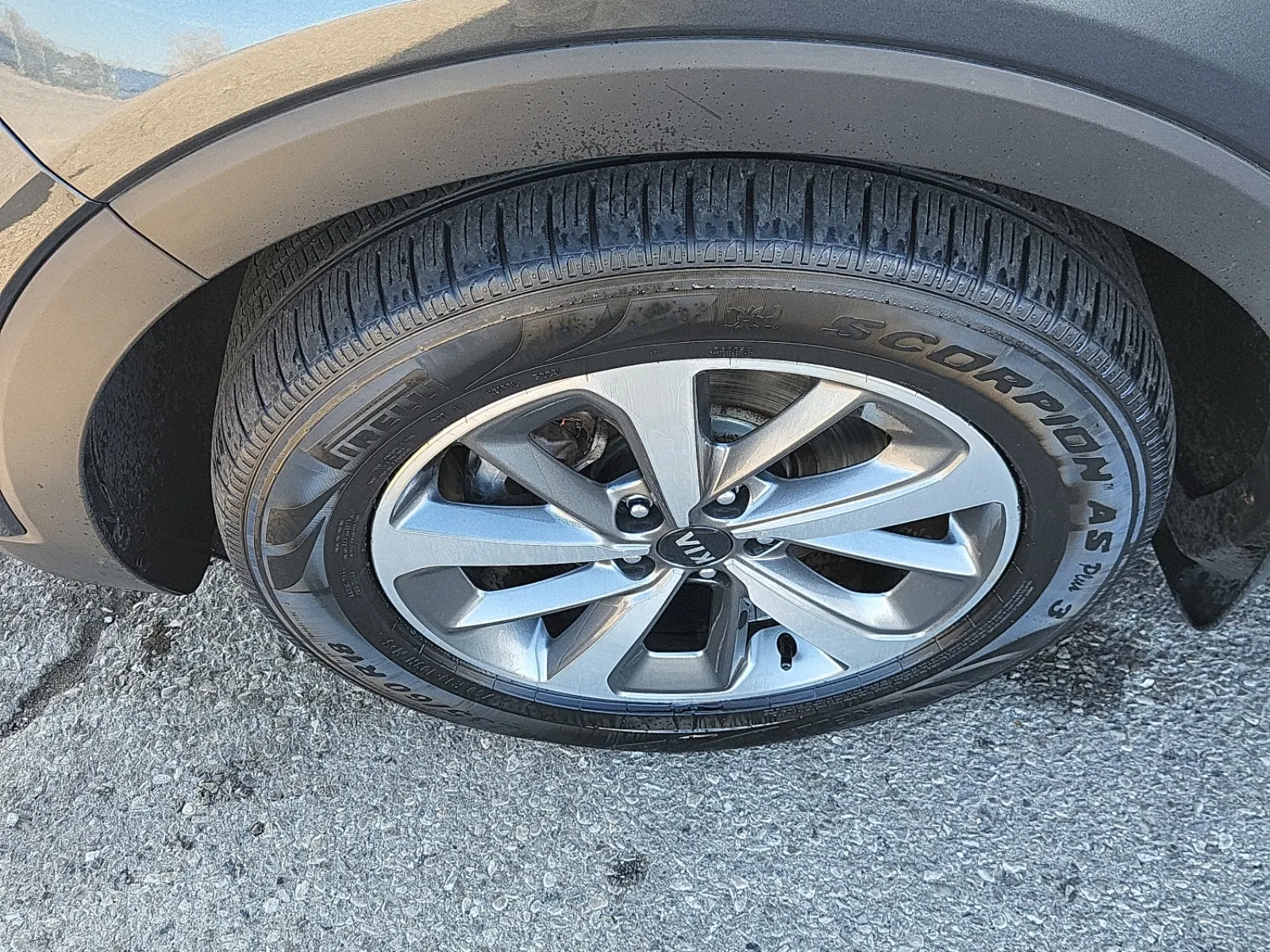 Front driver wheel/tire photo