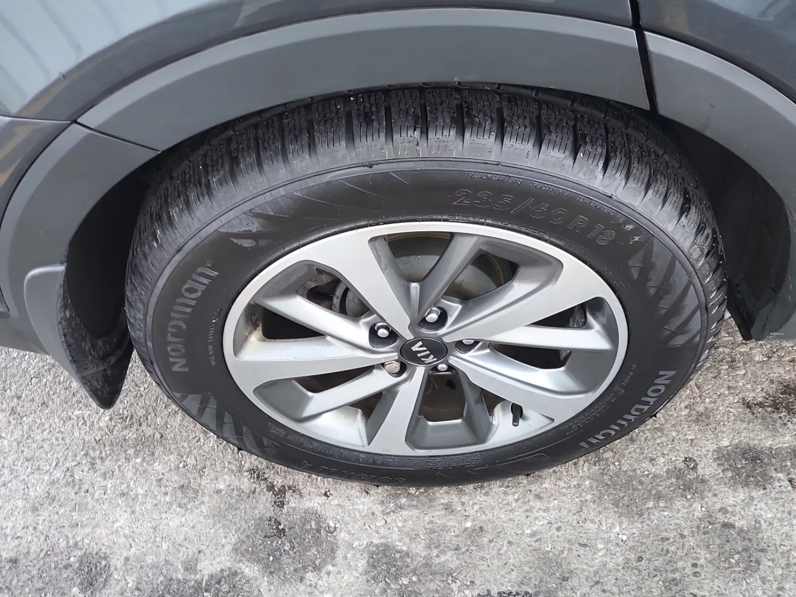 Right Rear Wheel/Tire Photo