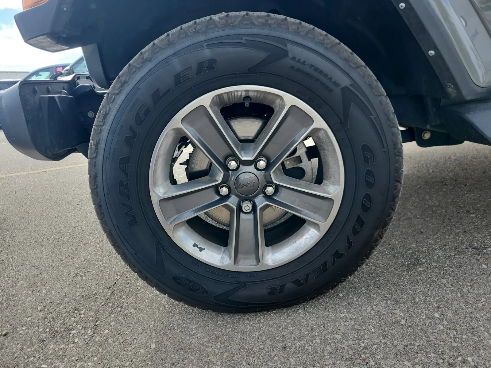 Front driver wheel/tire photo