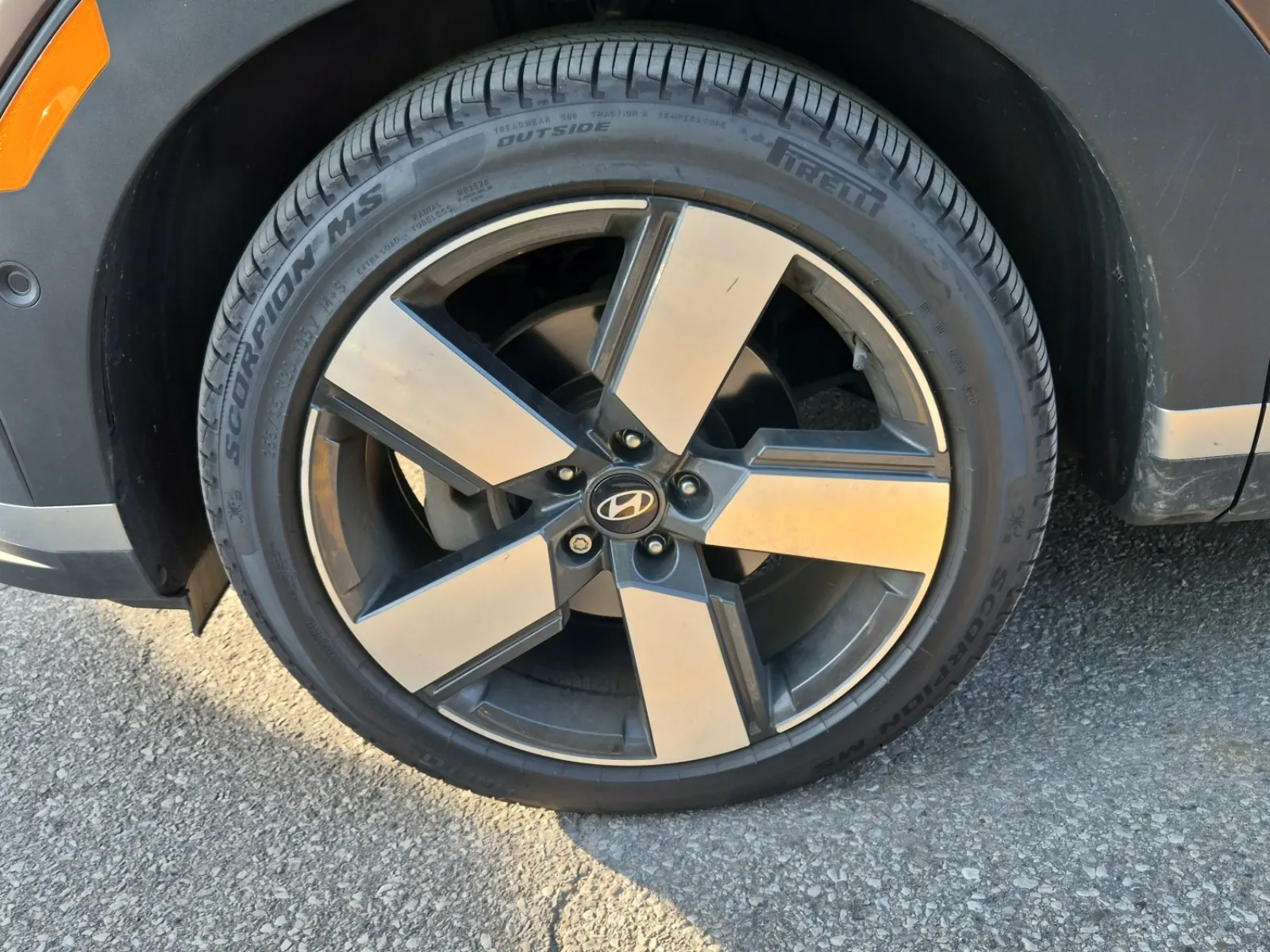 Front driver wheel/tire photo