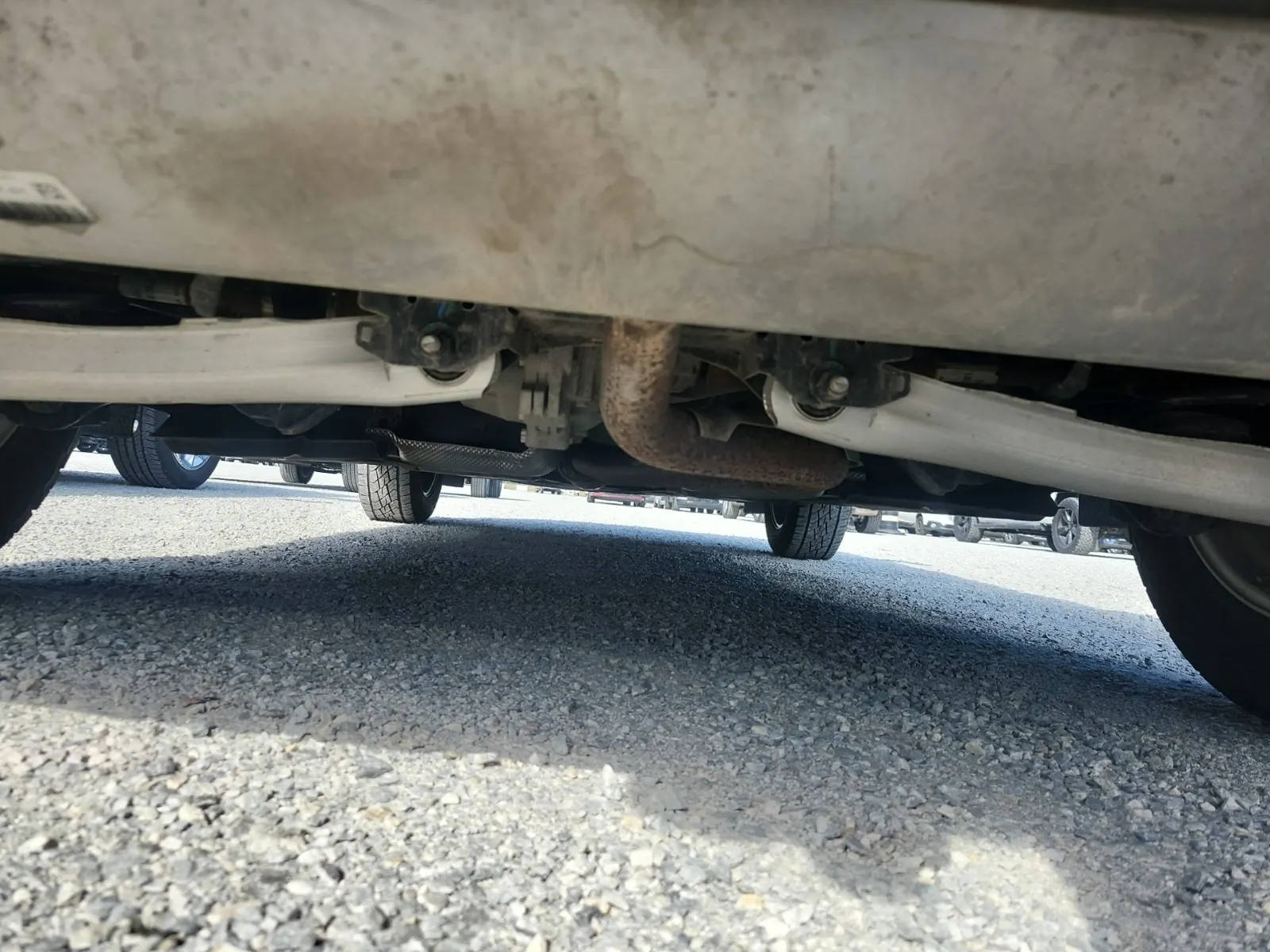 Undercarriage - Rear Photo