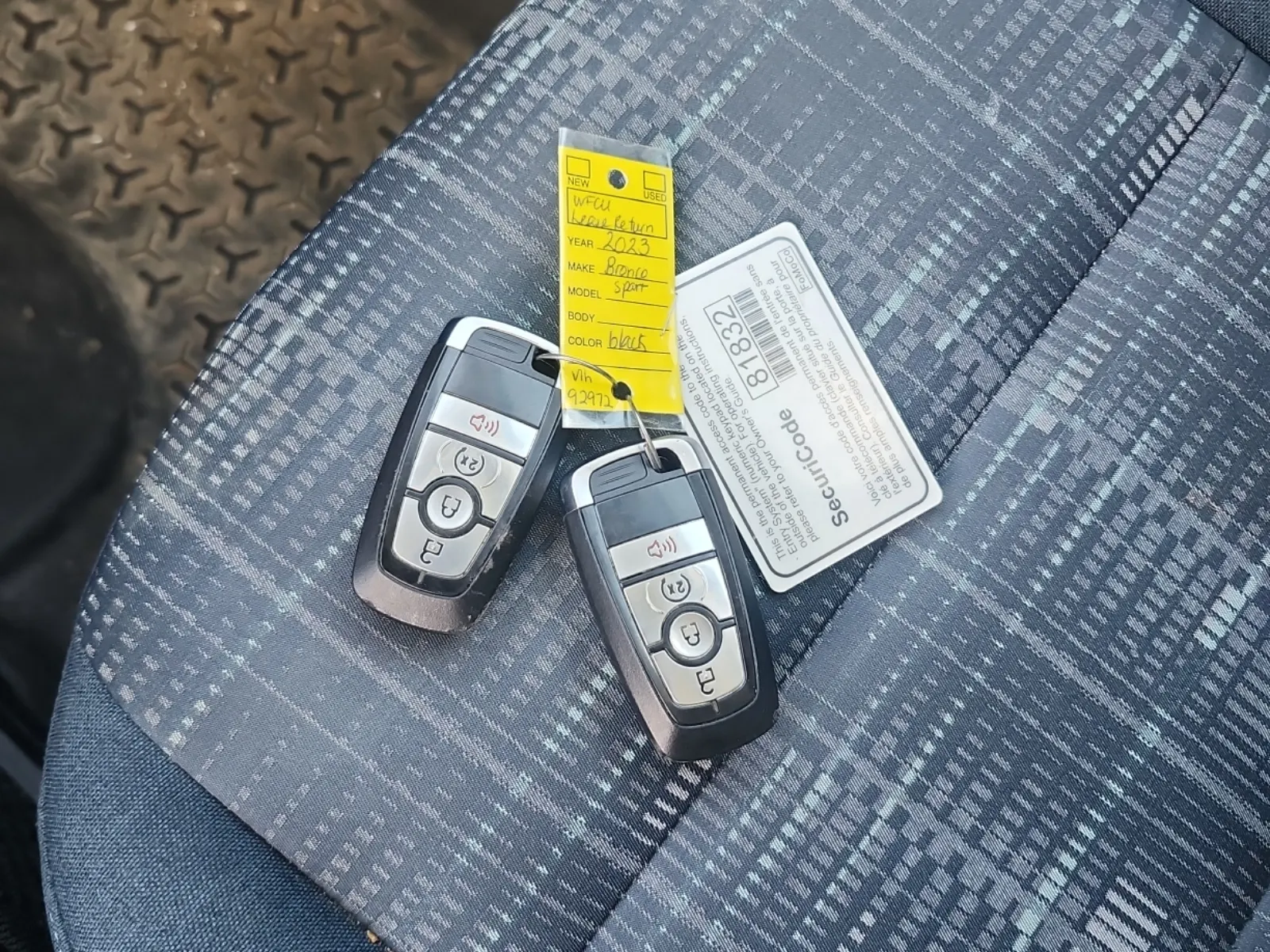 Keys/Fobs/Manual Photo