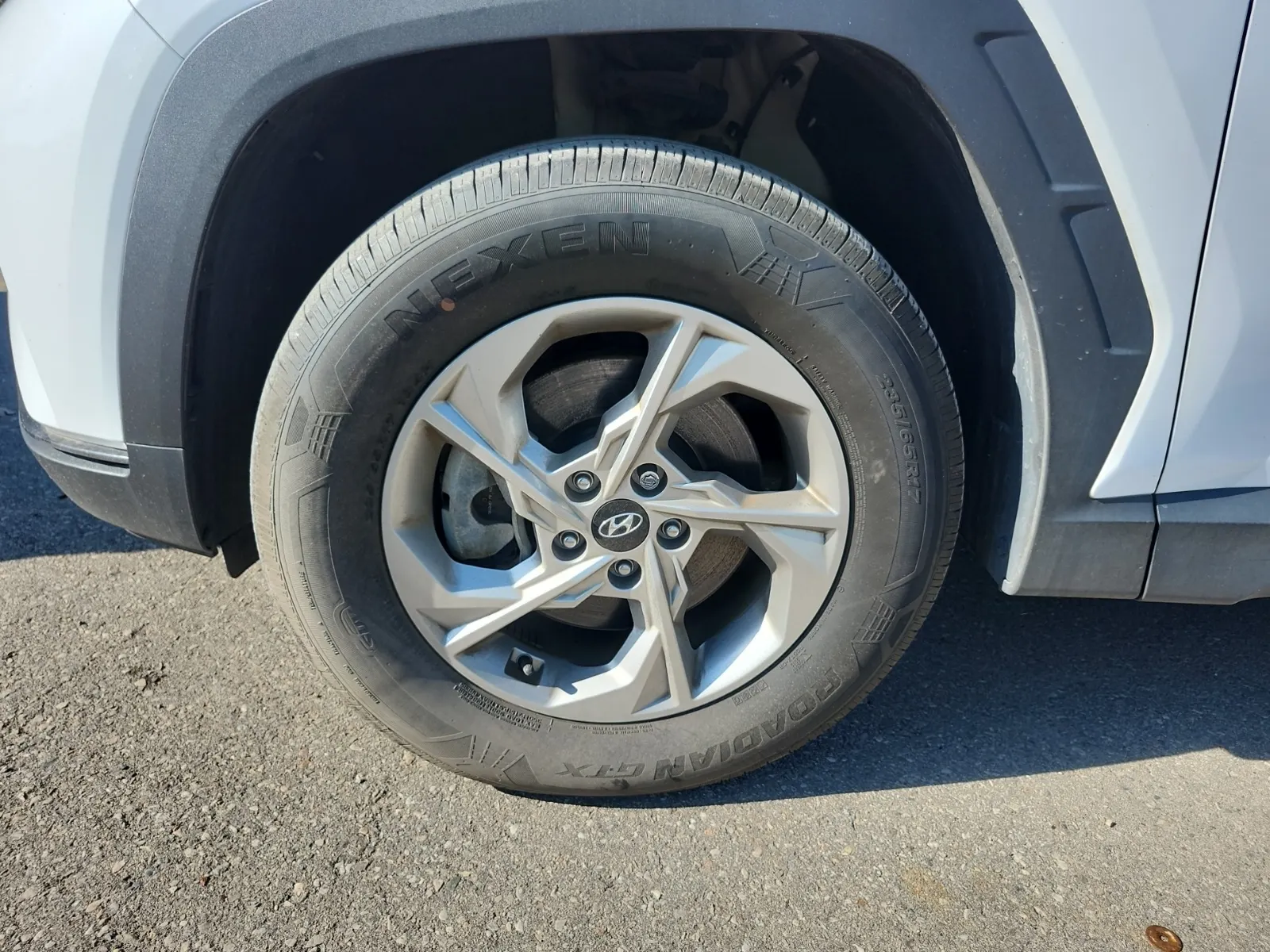 Front driver wheel/tire photo