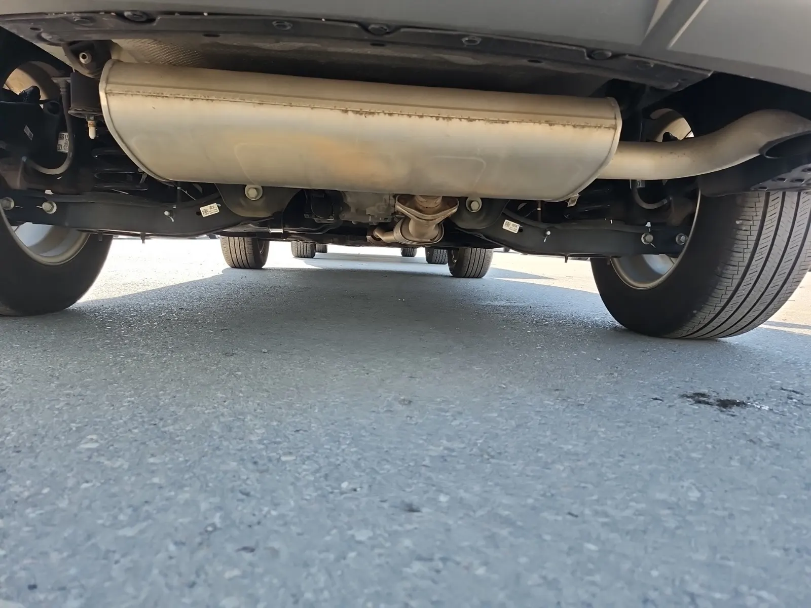 Undercarriage - Rear Photo