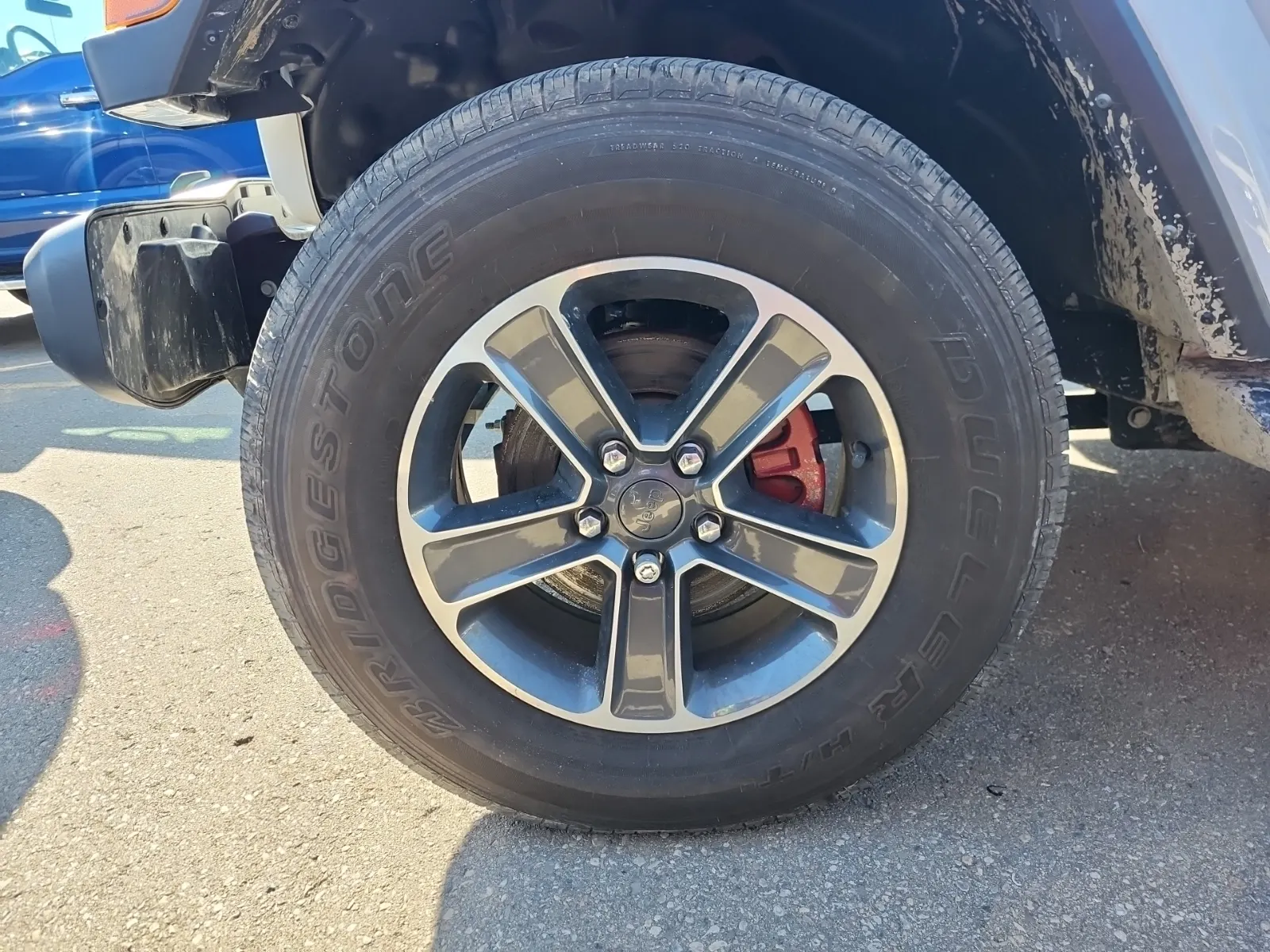 Front driver wheel/tire photo
