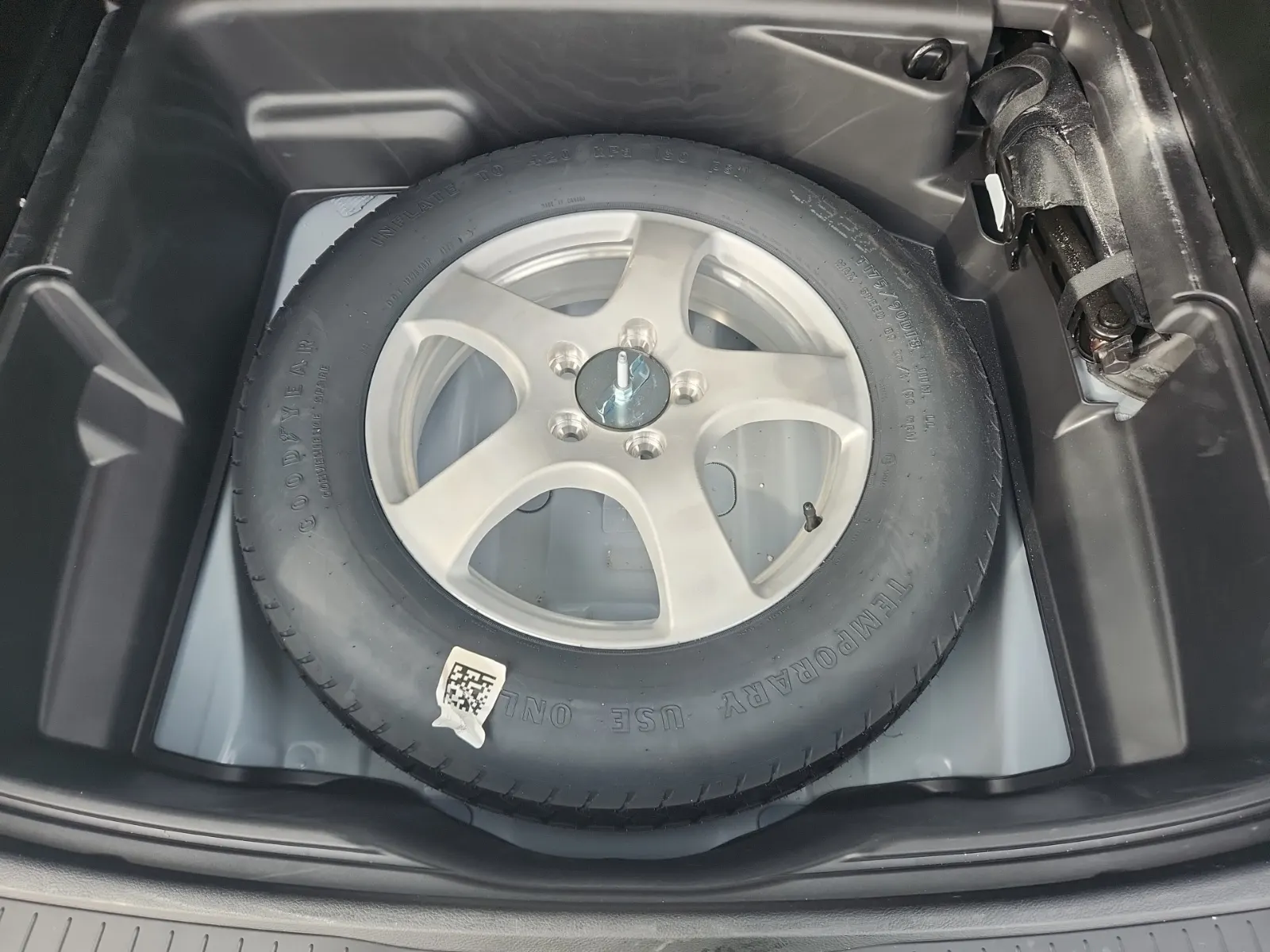 Spare Tire & Wheel Photo
