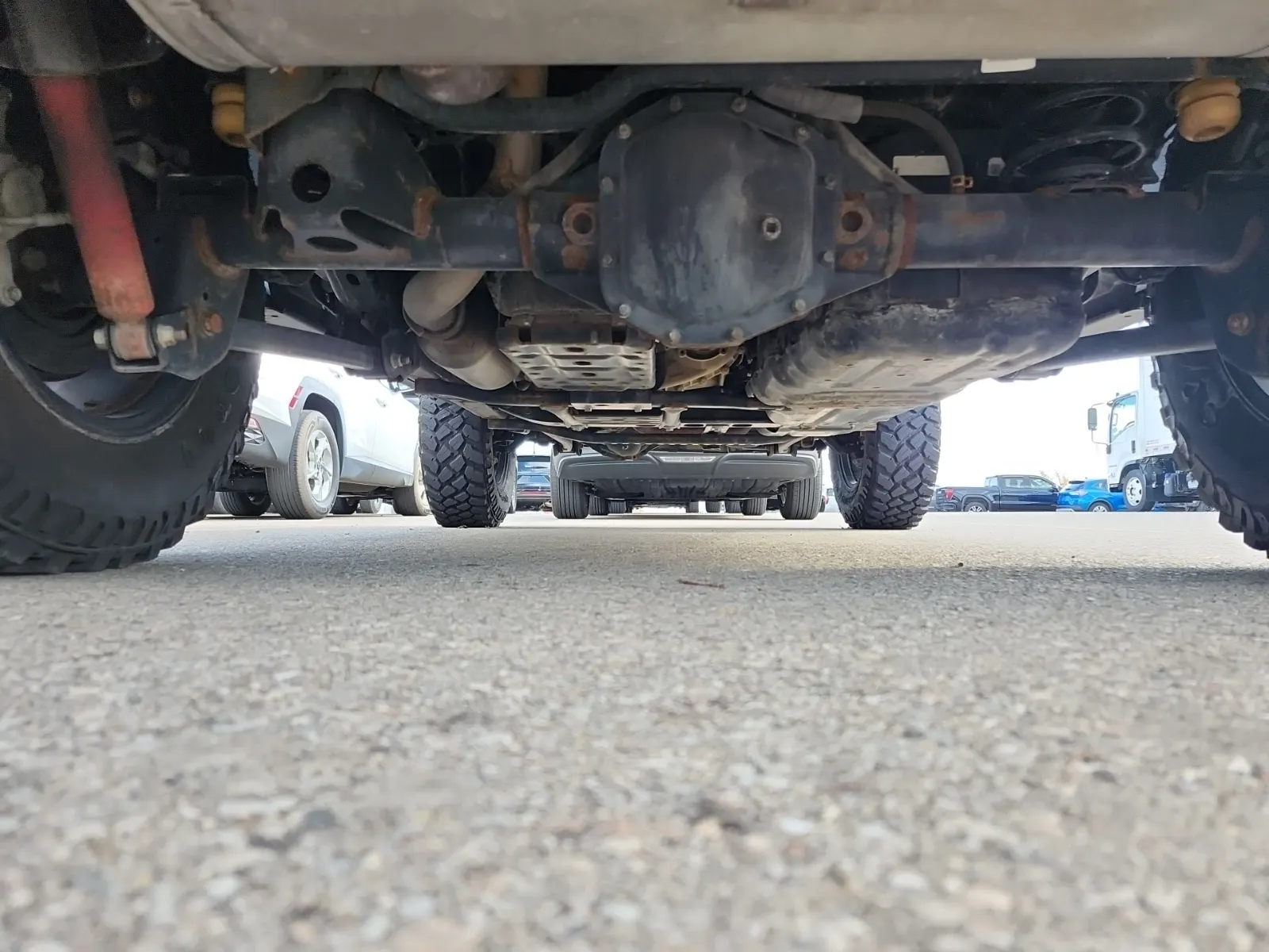 Undercarriage - Rear Photo