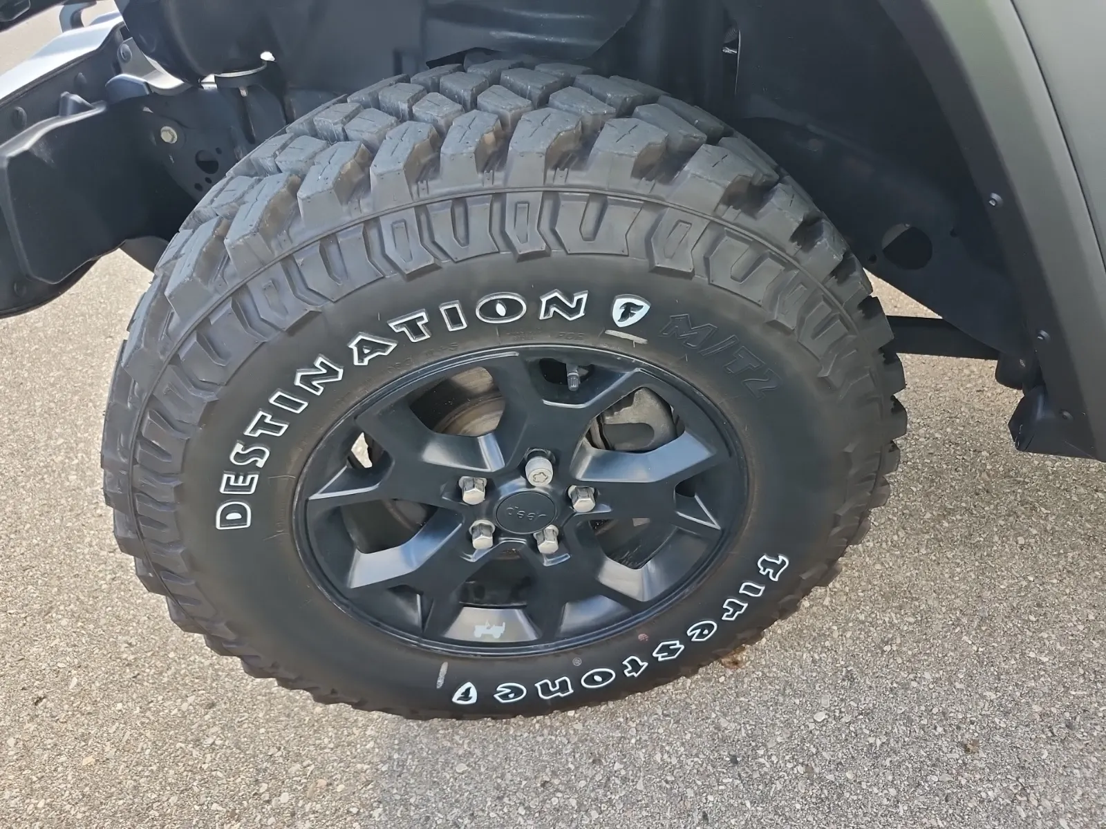 Front driver wheel/tire photo