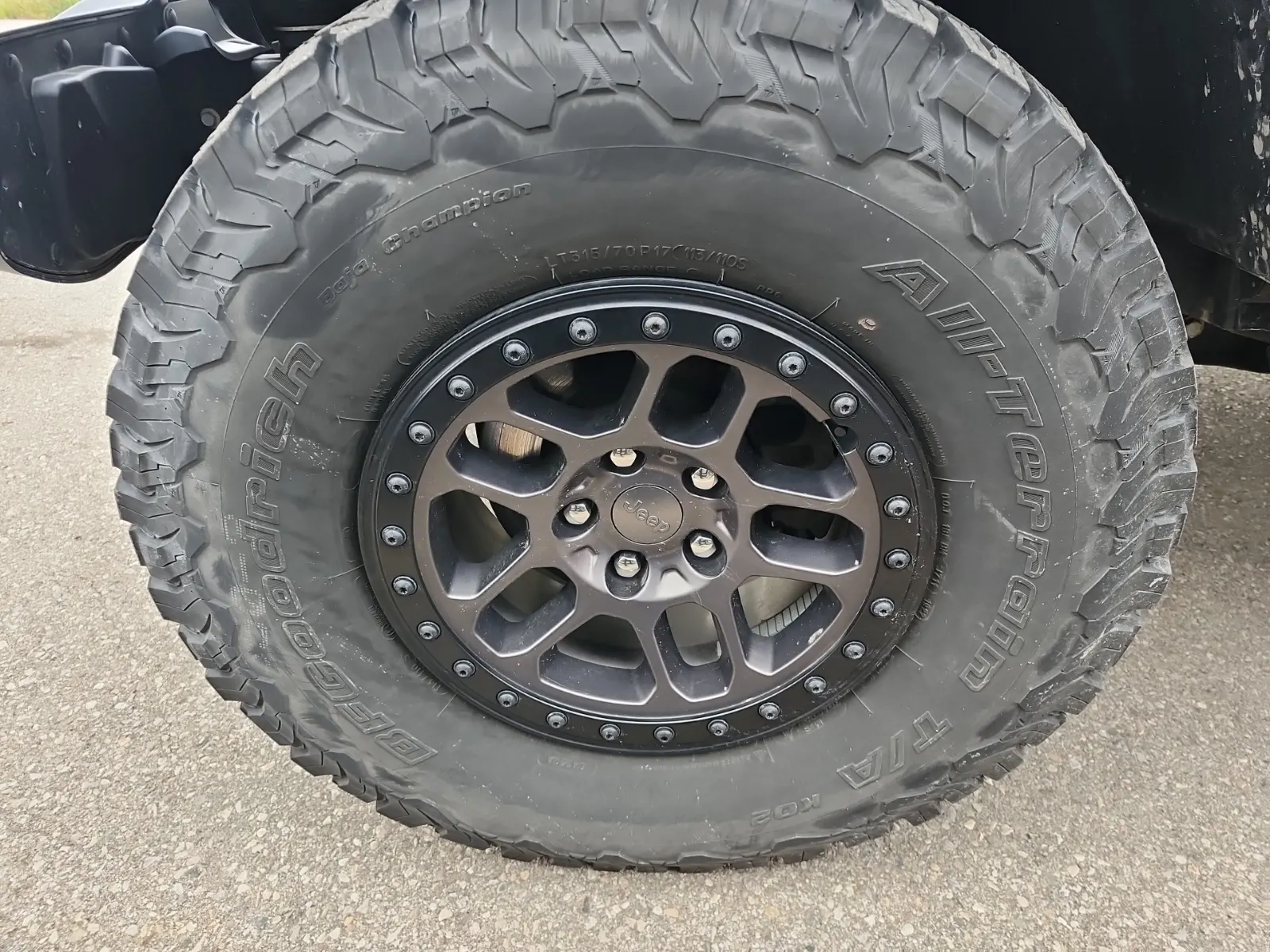 Front driver wheel/tire photo