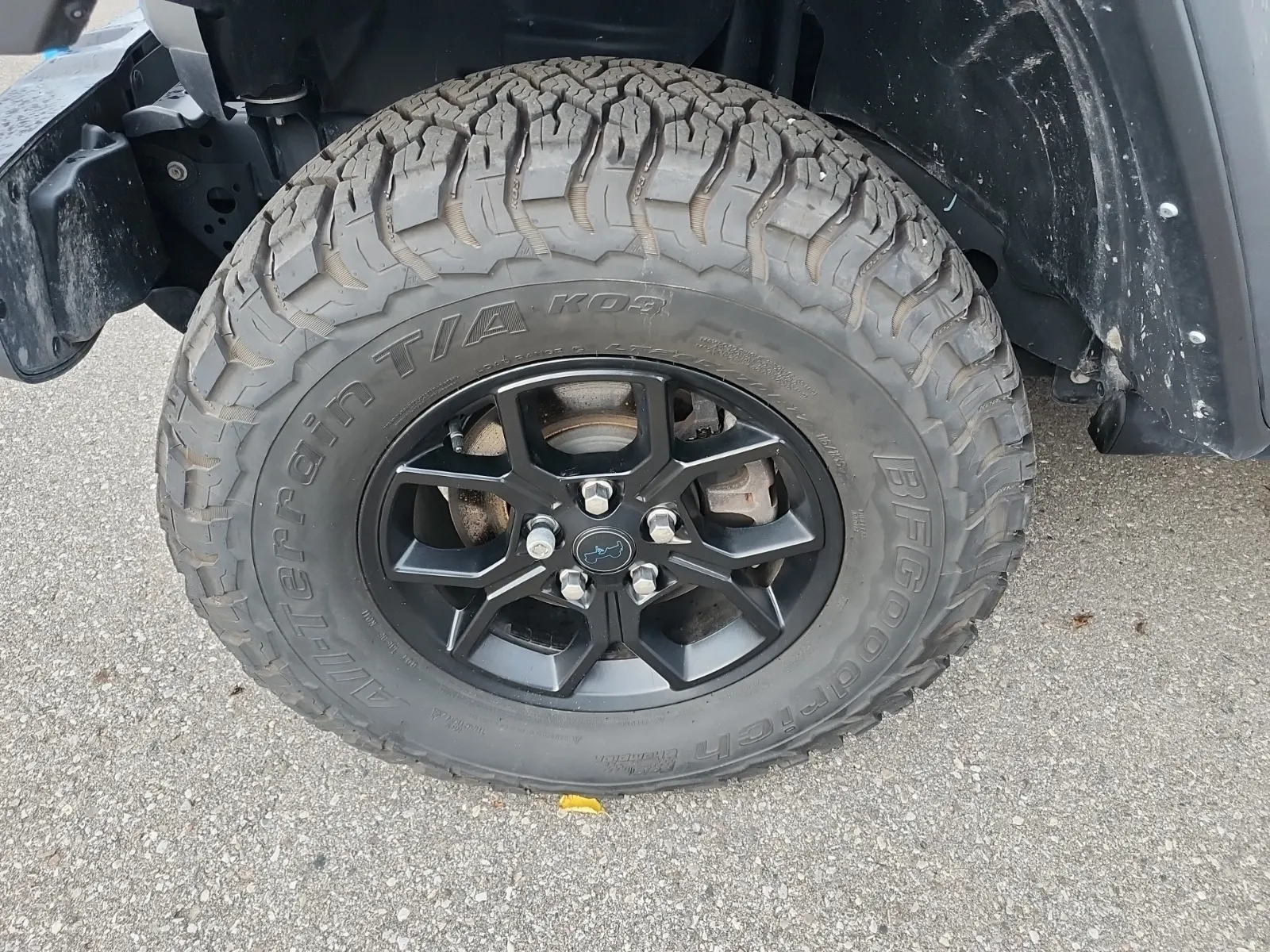 Front driver wheel/tire photo
