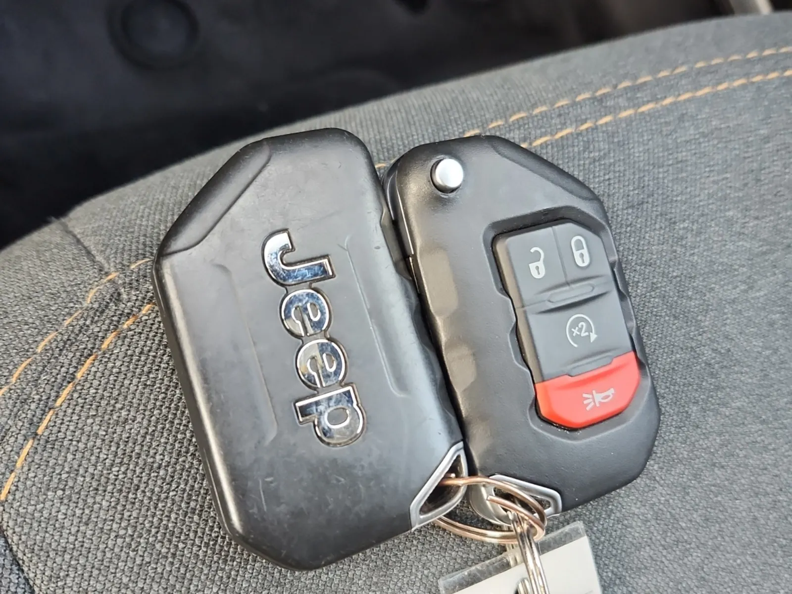 Keys/Fobs/Manual Photo