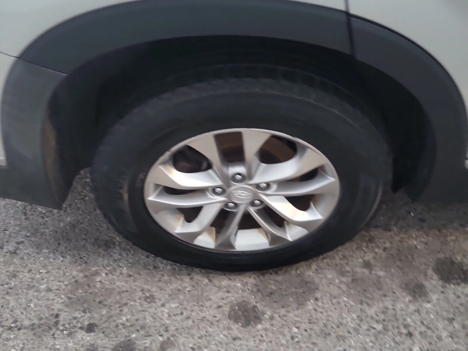 Right Rear Wheel/Tire Photo