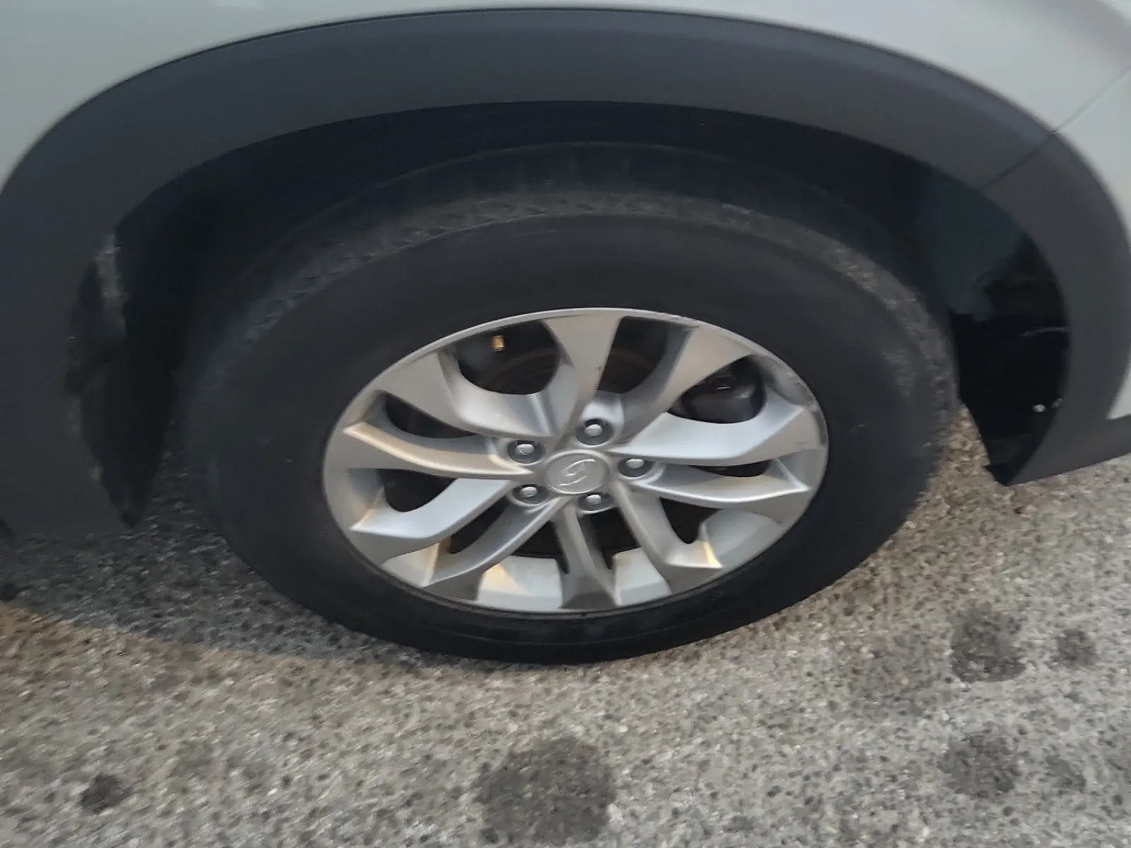 Right Front Wheel/Tire Photo