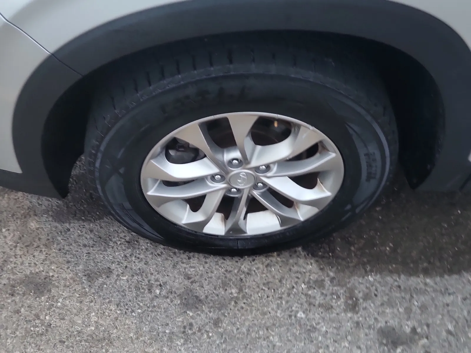 Front driver wheel/tire photo