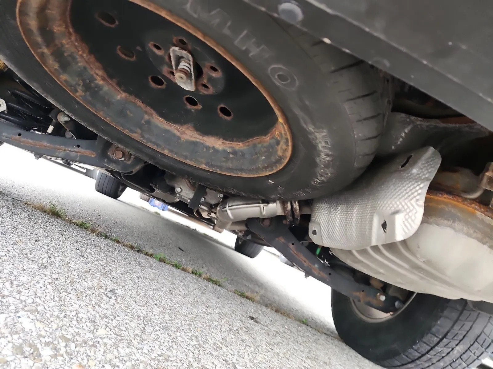 Undercarriage - Rear Photo