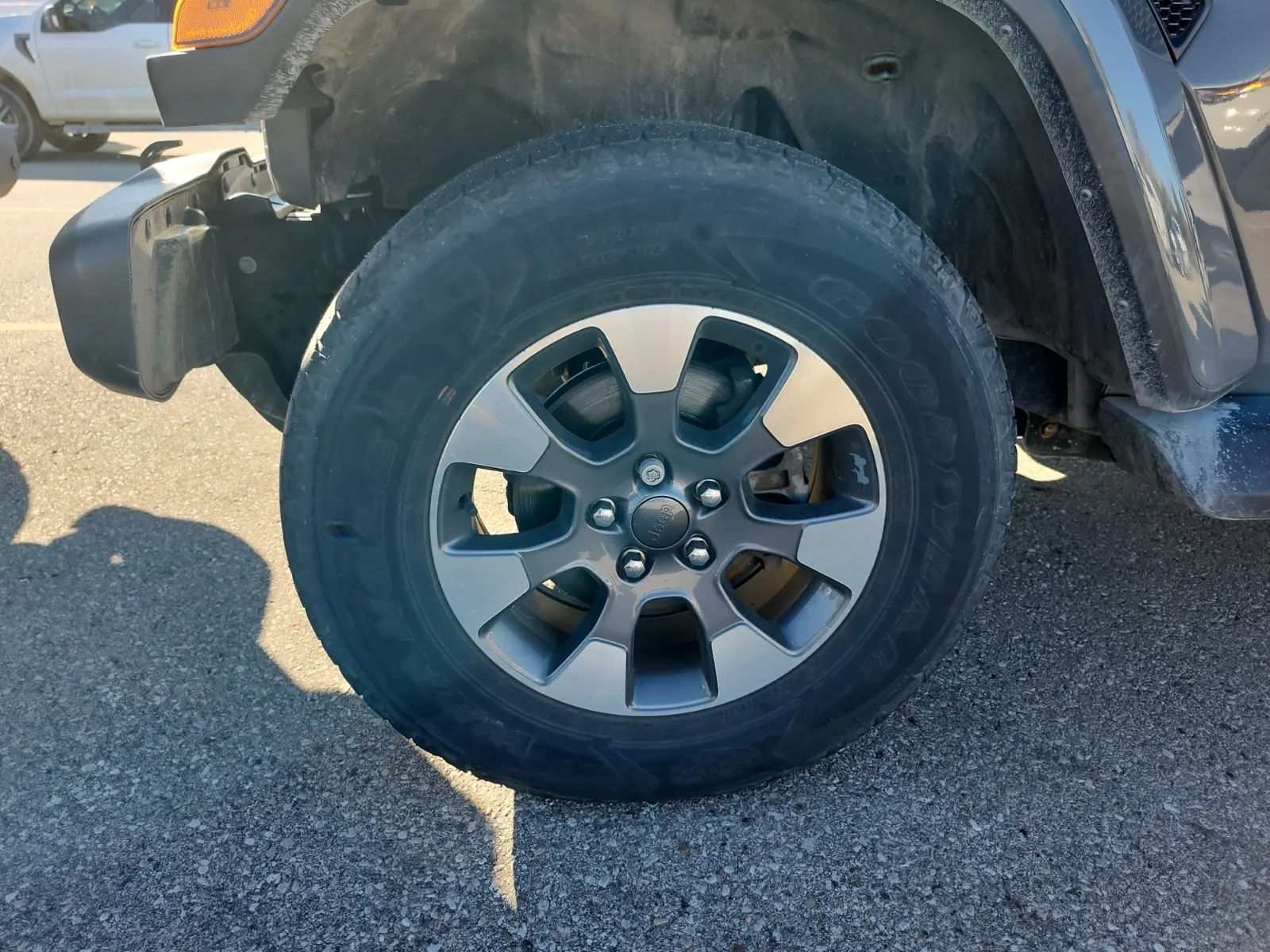 Front driver wheel/tire photo