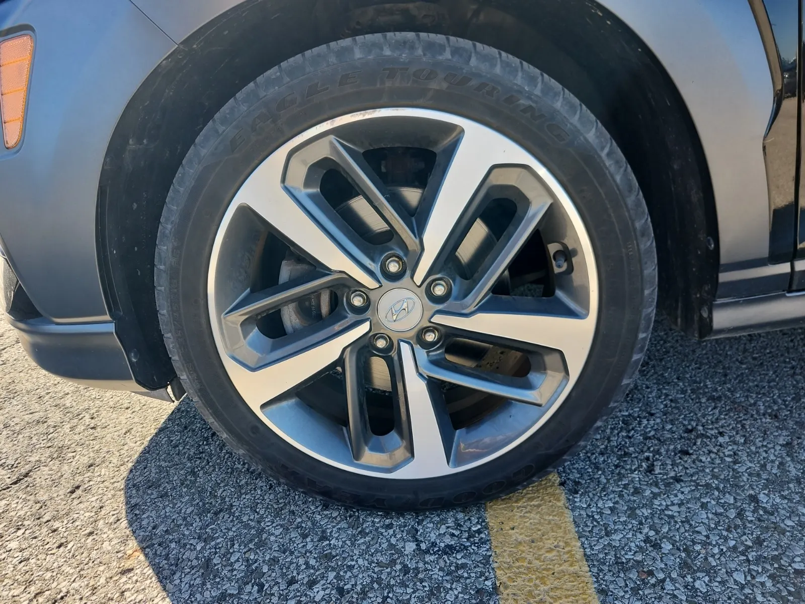 Front driver wheel/tire photo