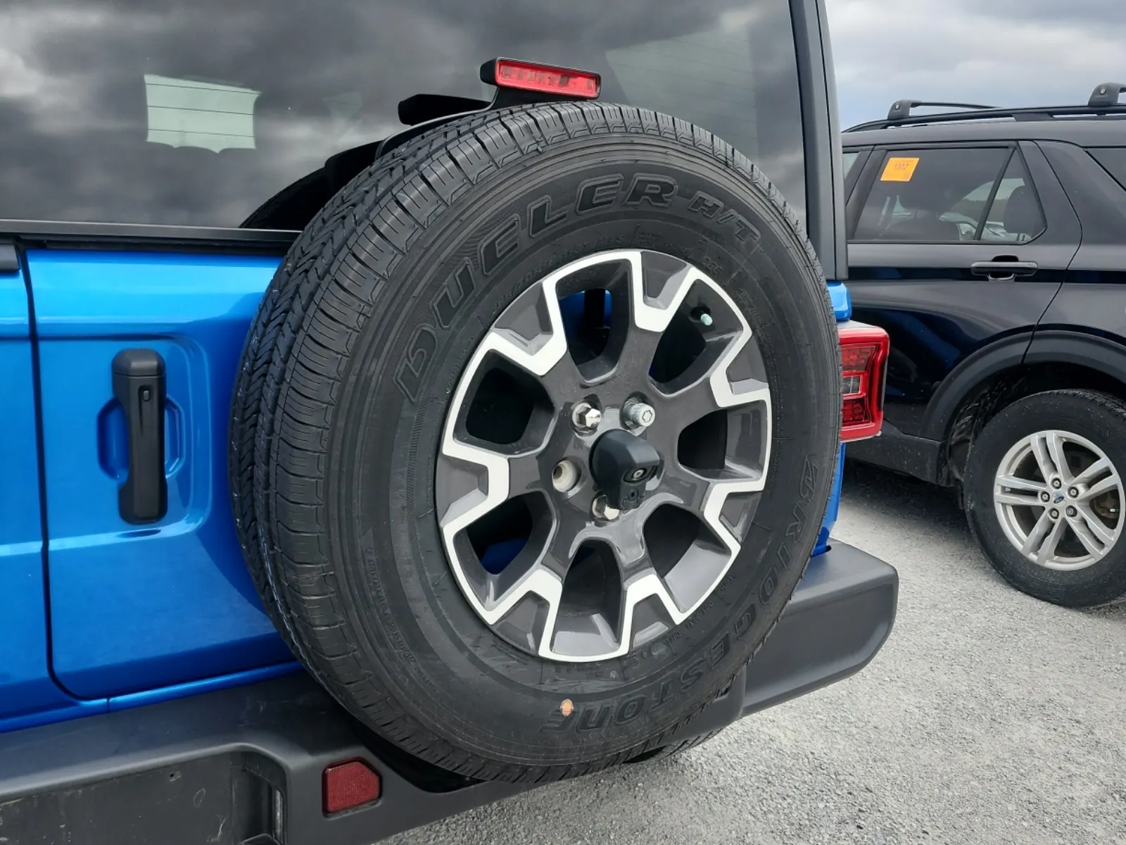 Spare Tire & Wheel Photo