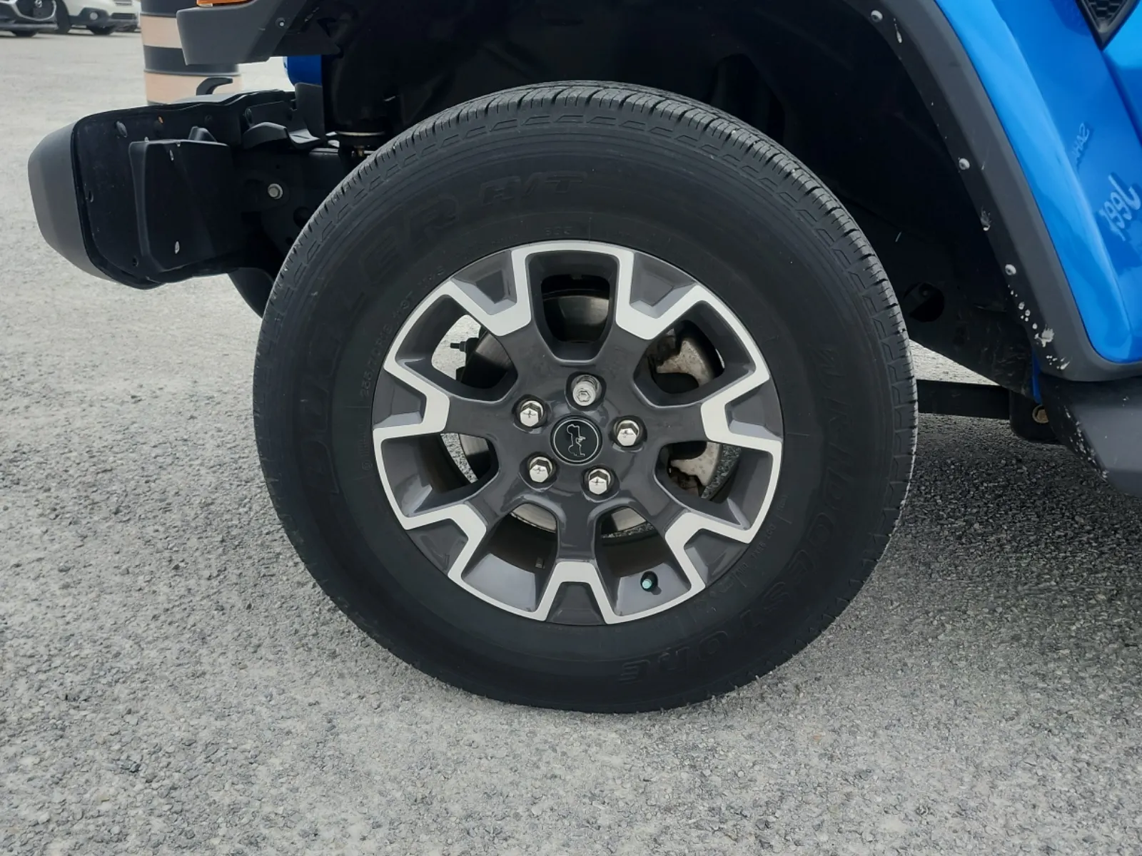 Front driver wheel/tire photo