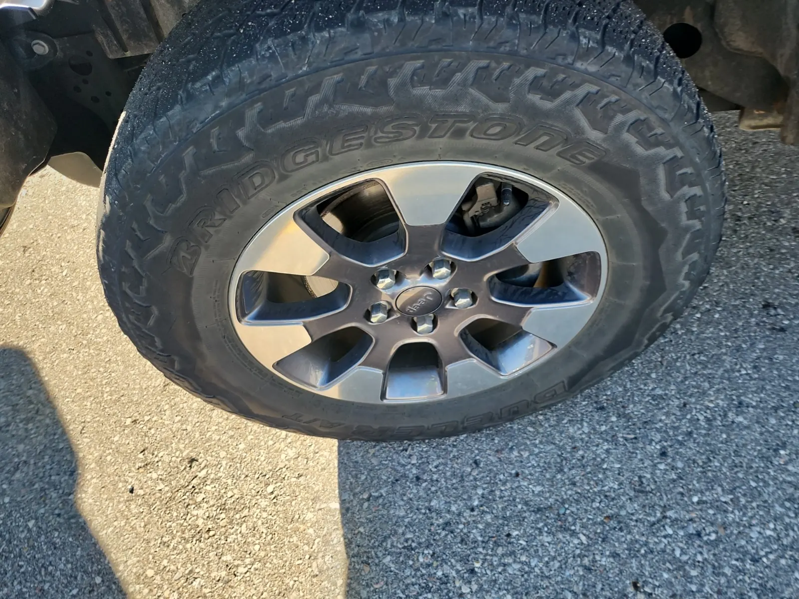 Front driver wheel/tire photo
