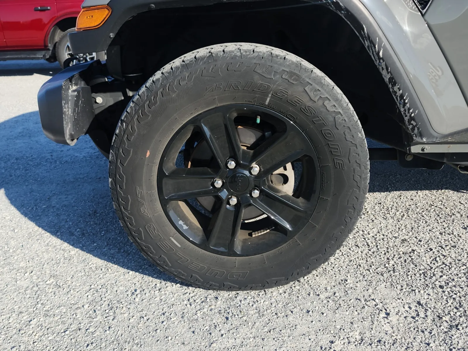 Front driver wheel/tire photo