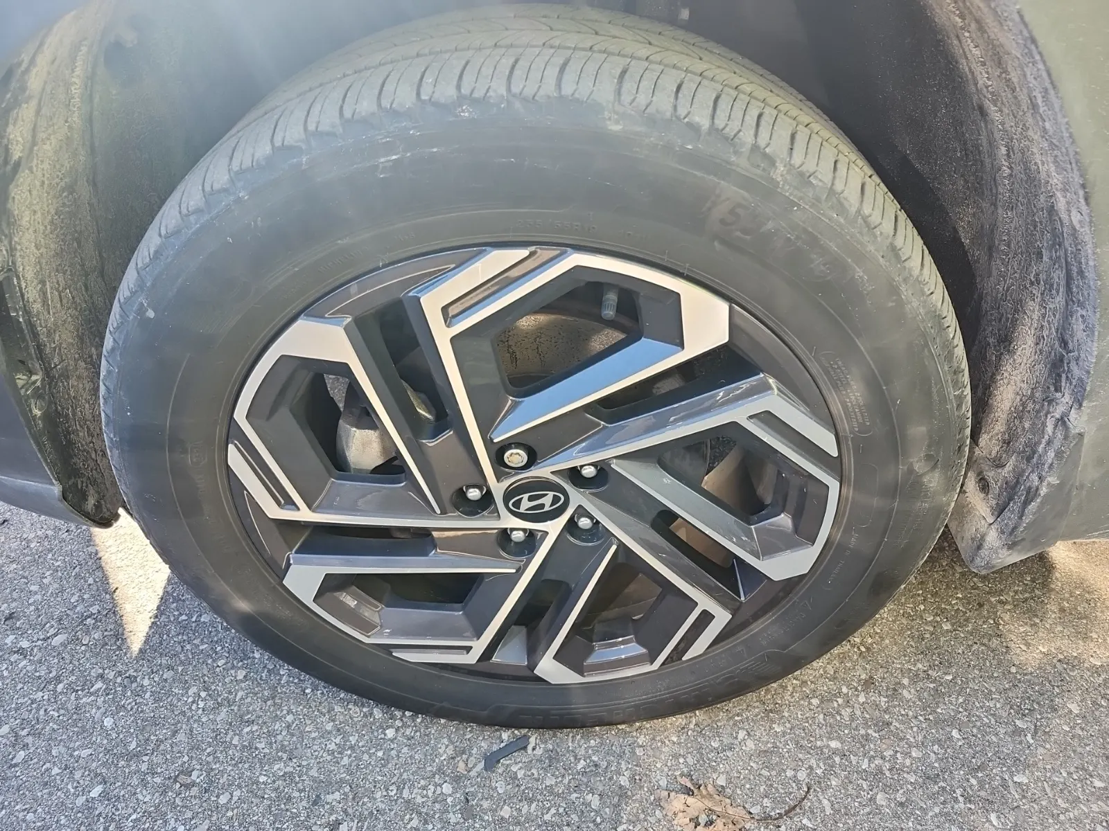Front driver wheel/tire photo