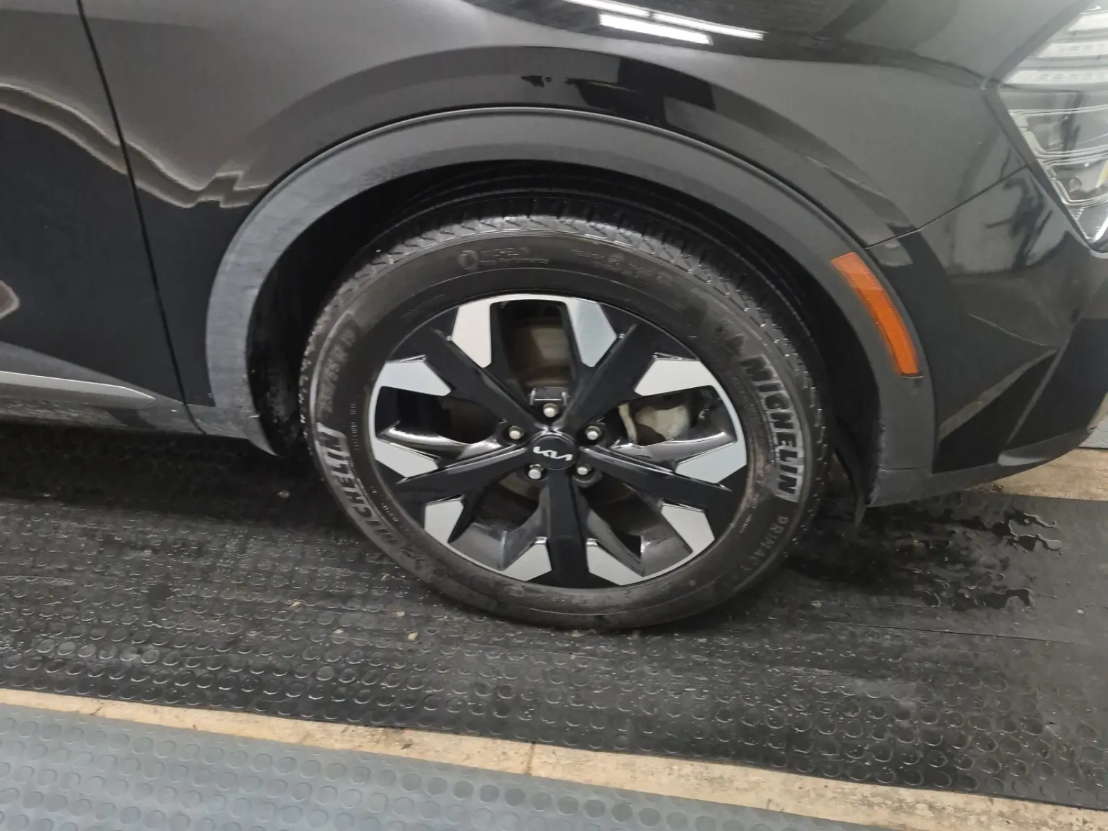 Right Front Wheel/Tire Photo