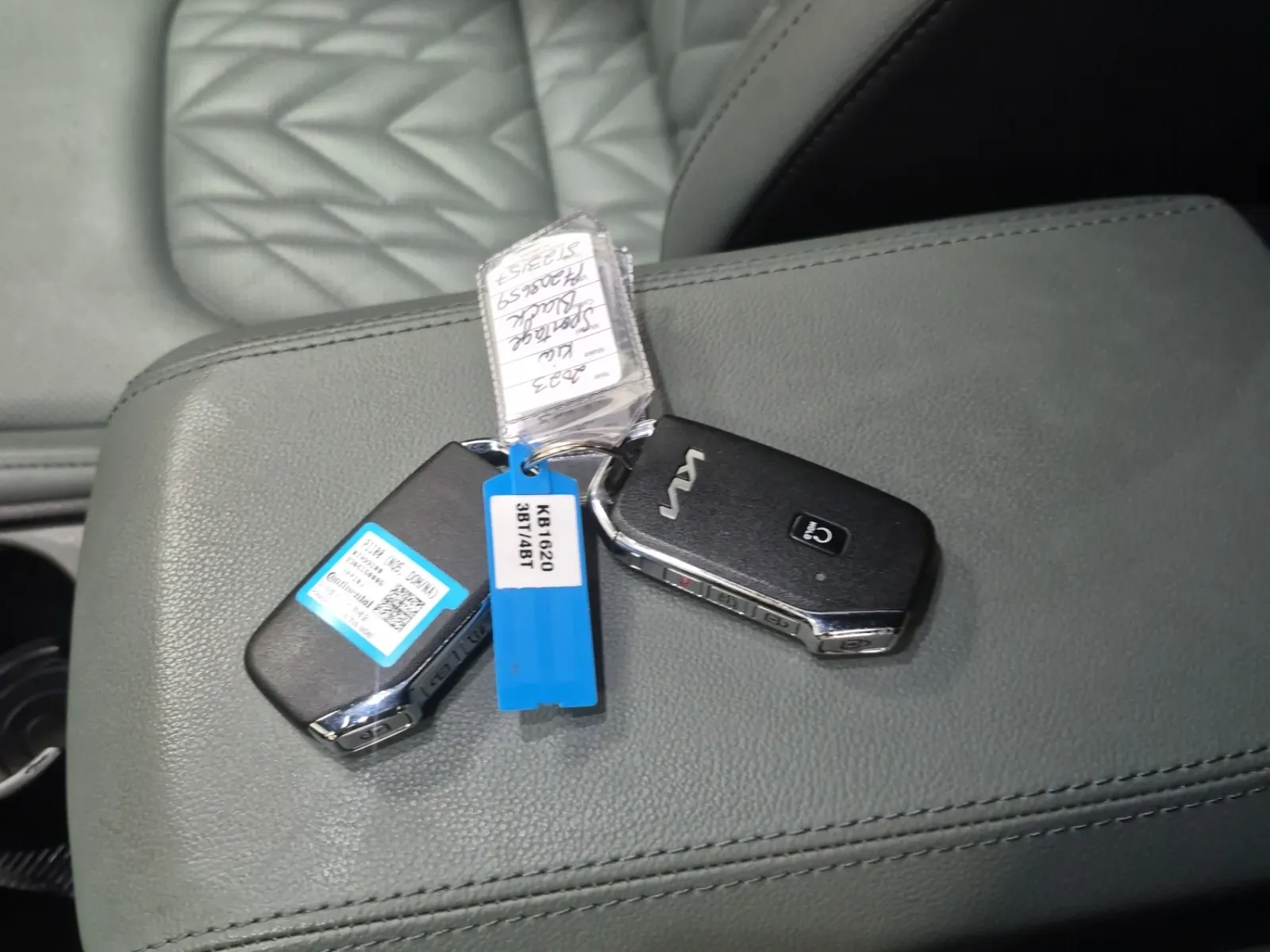 Keys/Fobs/Manual Photo