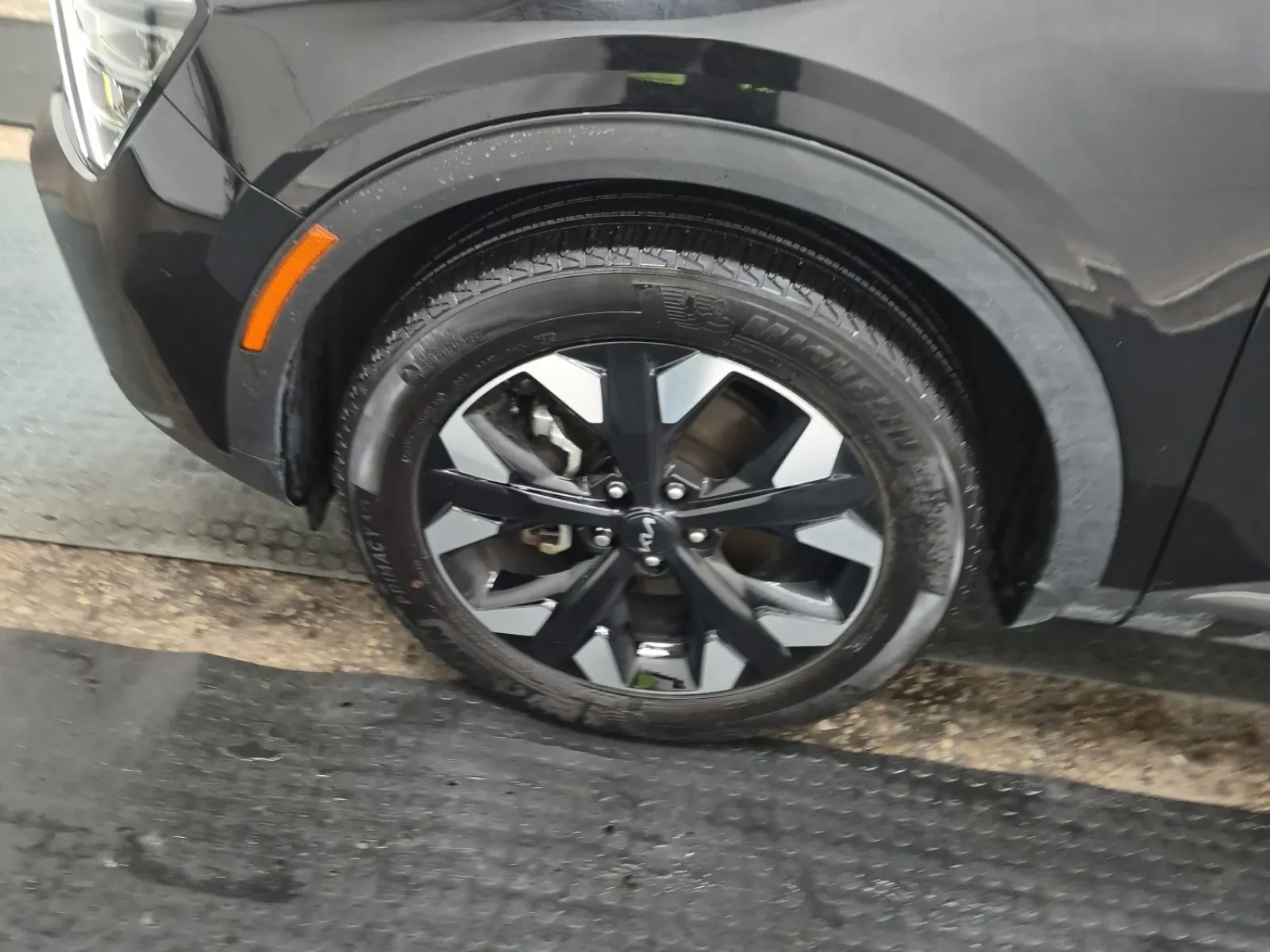 Front driver wheel/tire photo