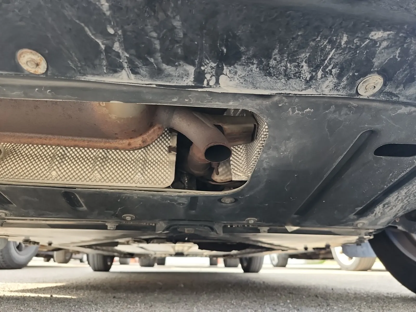 Undercarriage - Rear Photo