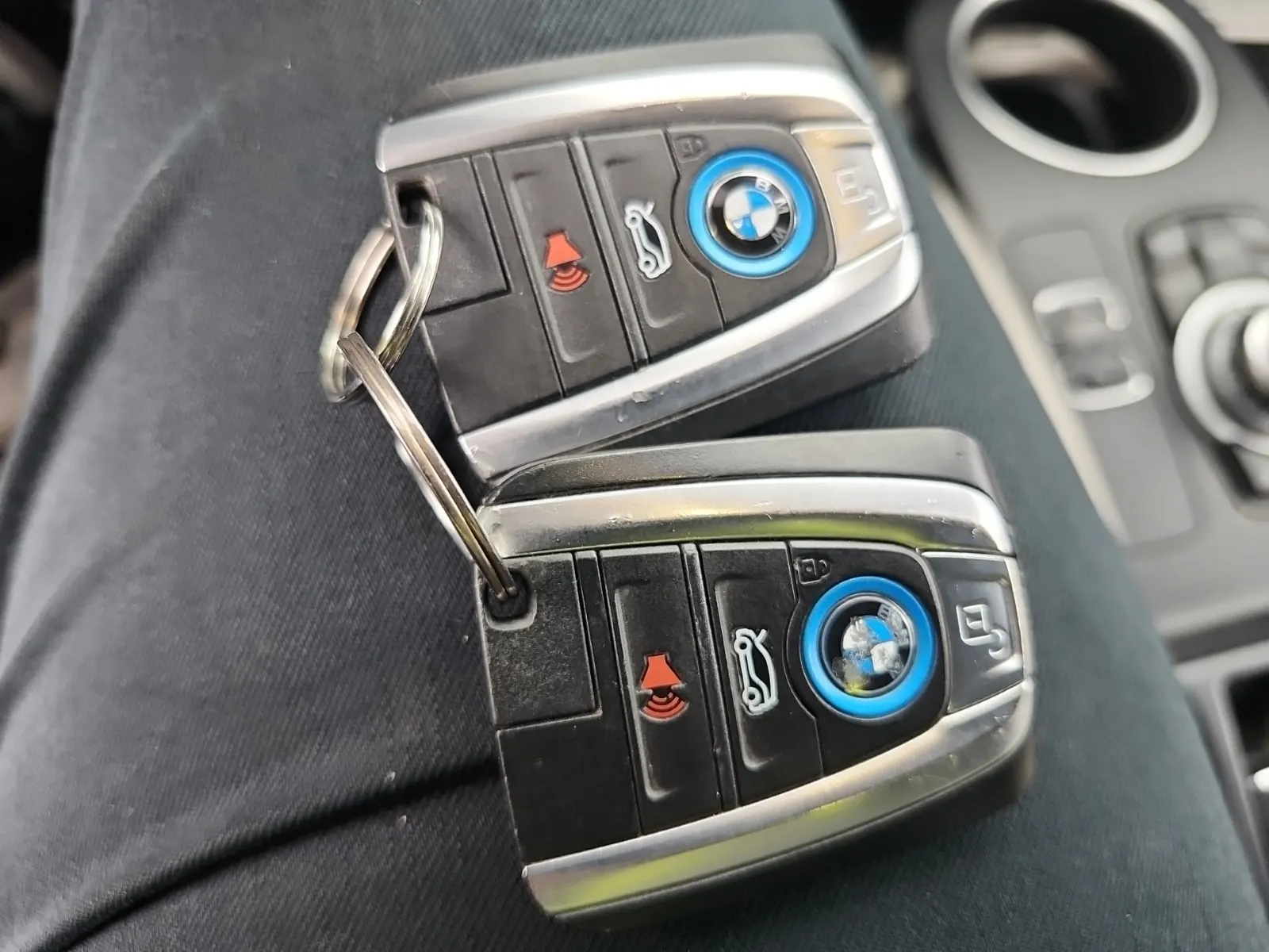 Keys/Fobs/Manual Photo