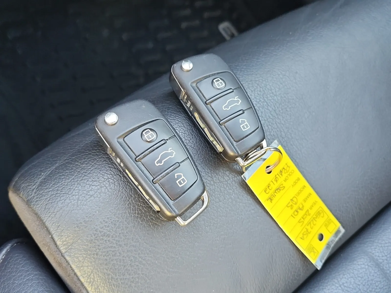 Keys/Fobs/Manual Photo