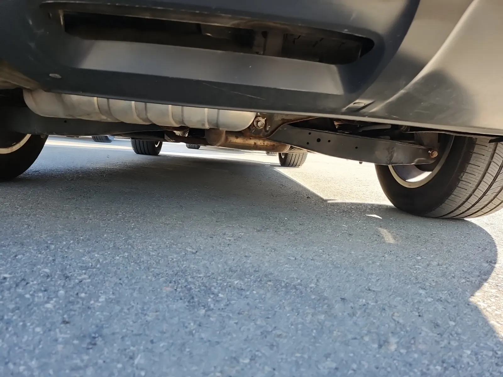 Undercarriage - Rear Photo
