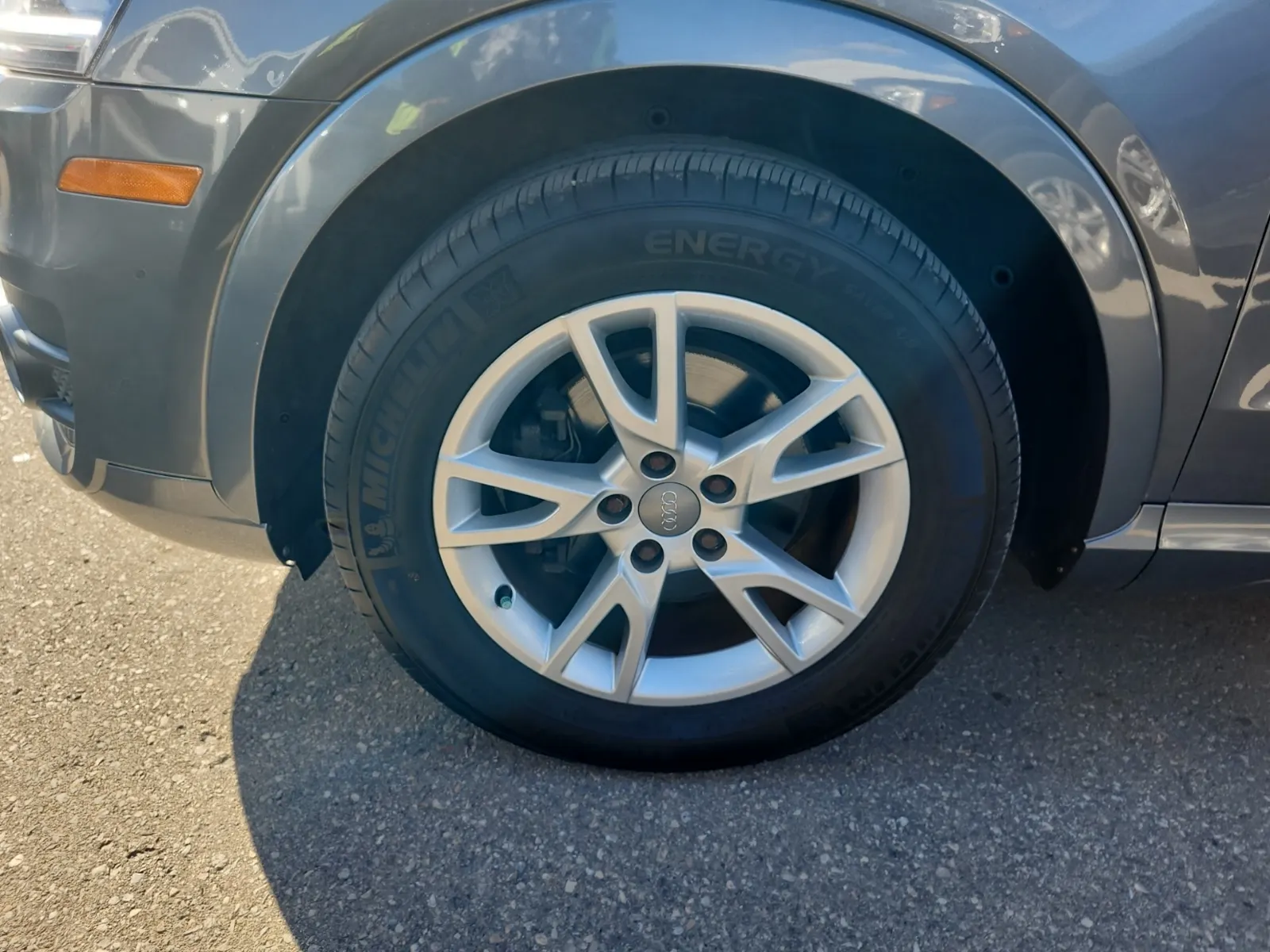 Front driver wheel/tire photo