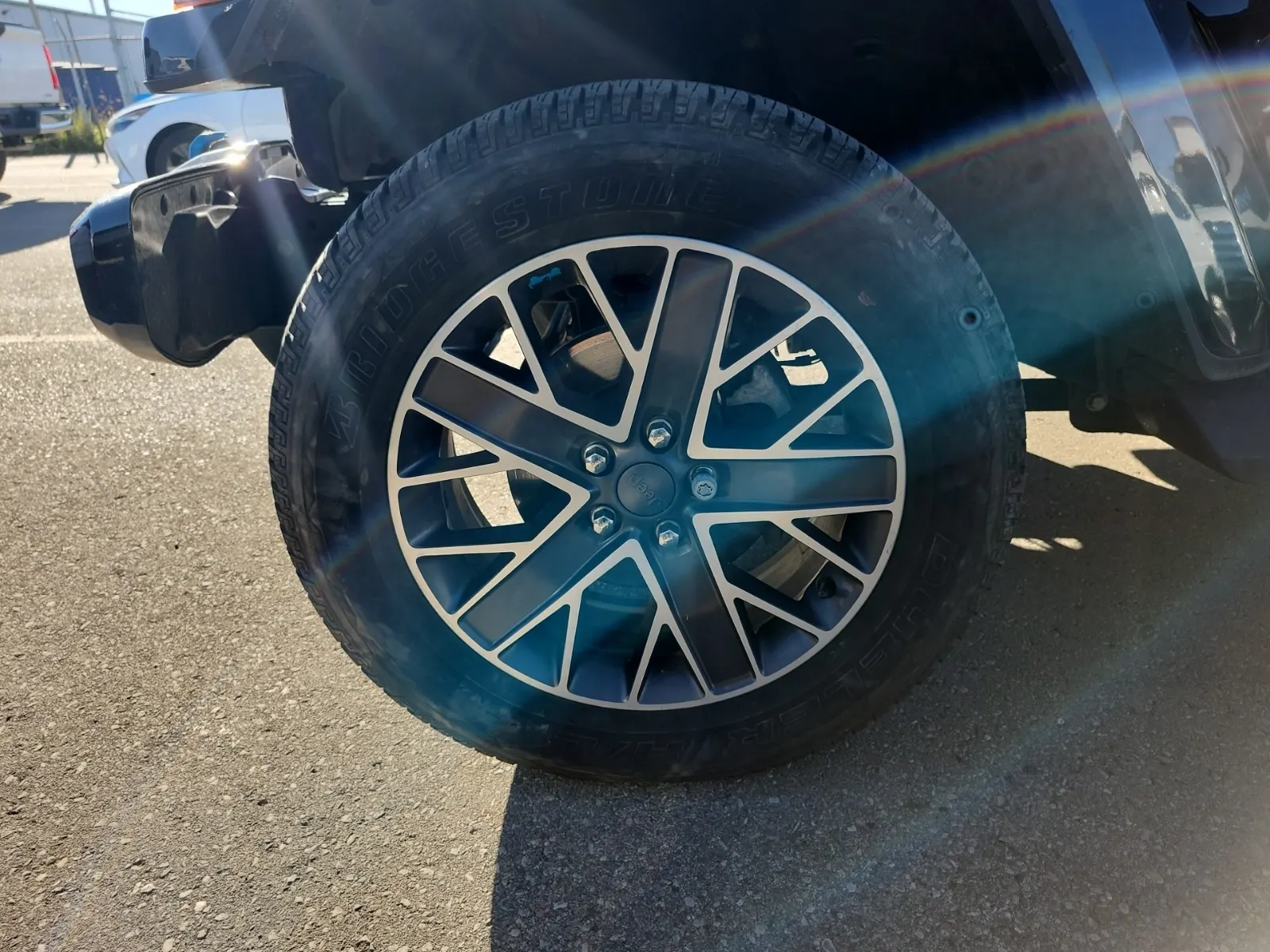 Front driver wheel/tire photo