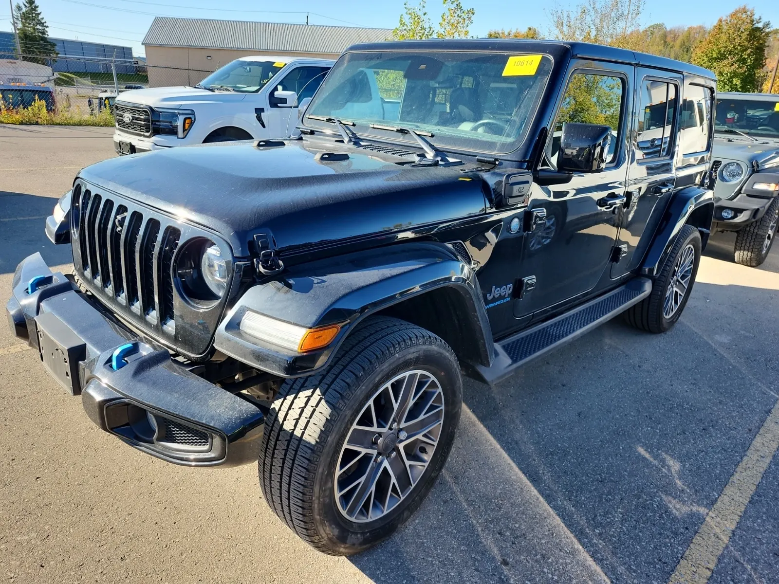 Front driver 3/4 photo
