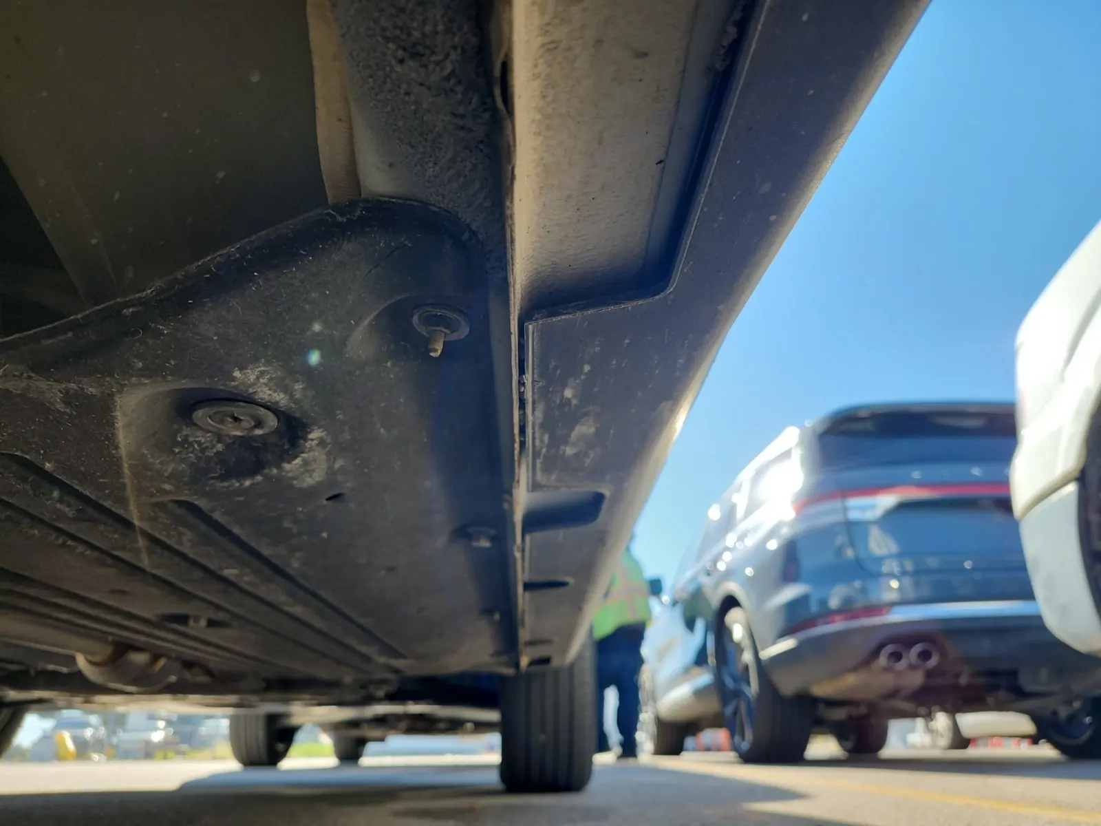 Undercarriage - Passenger Photo
