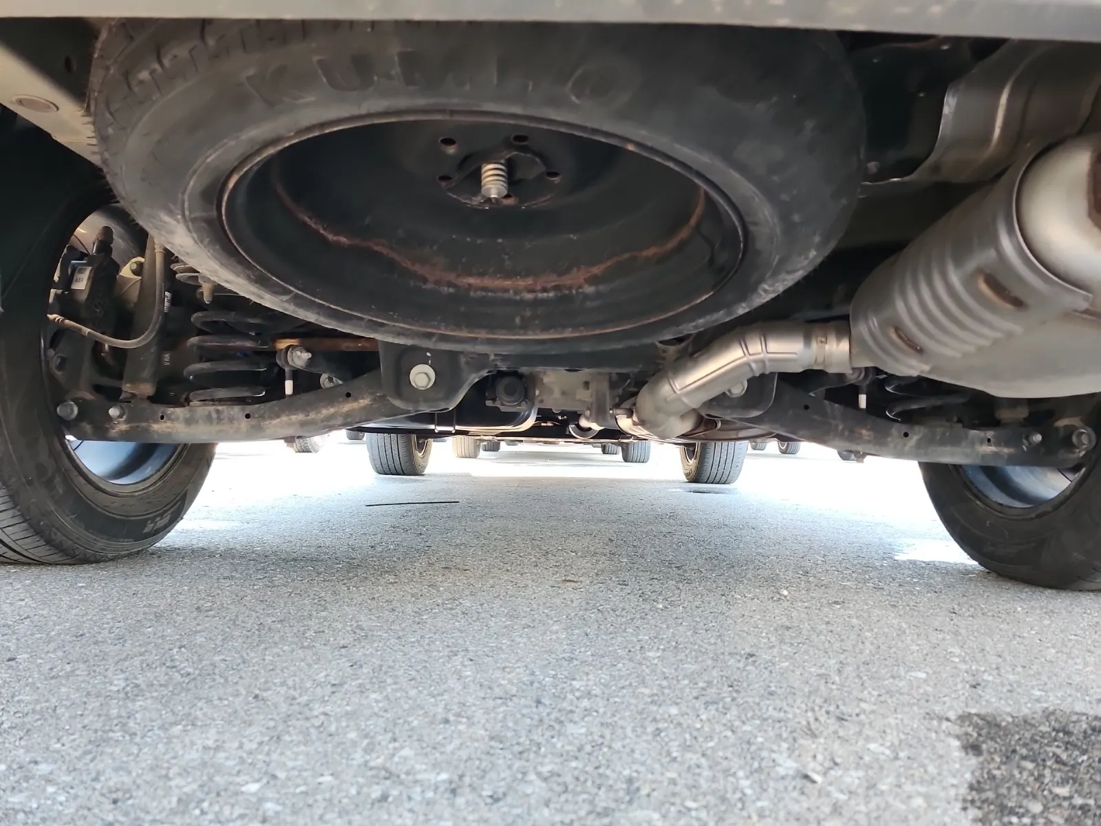 Undercarriage - Rear Photo
